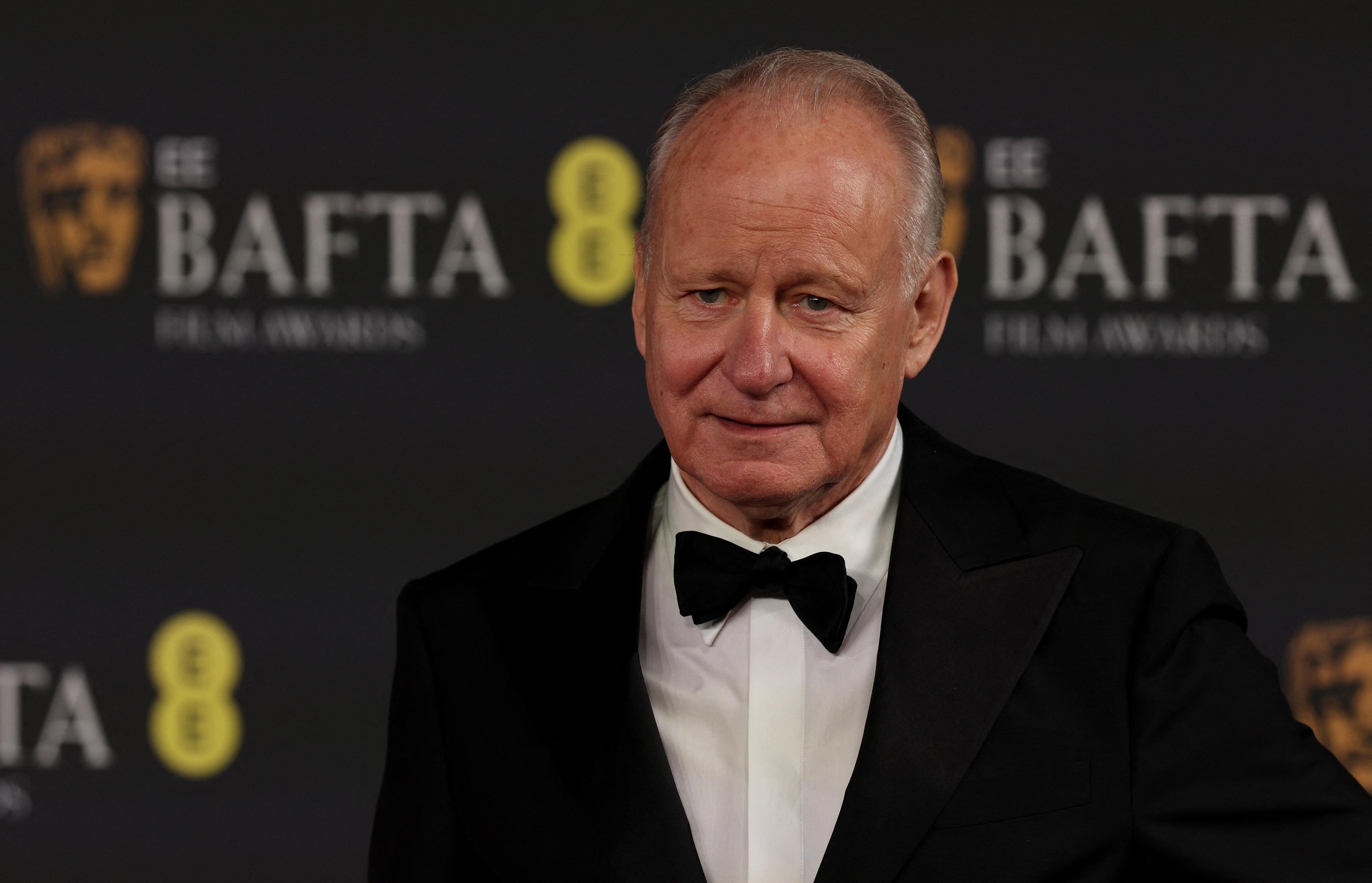 Ator sueco Stellan Skarsgard, de "Valor Sentimental", que recebeu o pr&ecirc;mio de Melhor Filme em L&iacute;ngua N&atilde;o Inglesa, compareceu ao Bafta Awards, neste domingo, no Royal Festival Hall, em Londres