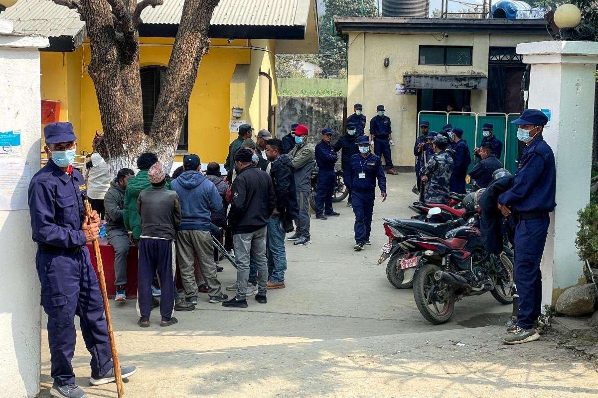 Acidente de &ocirc;nibus deixa 19 mortos no Nepal