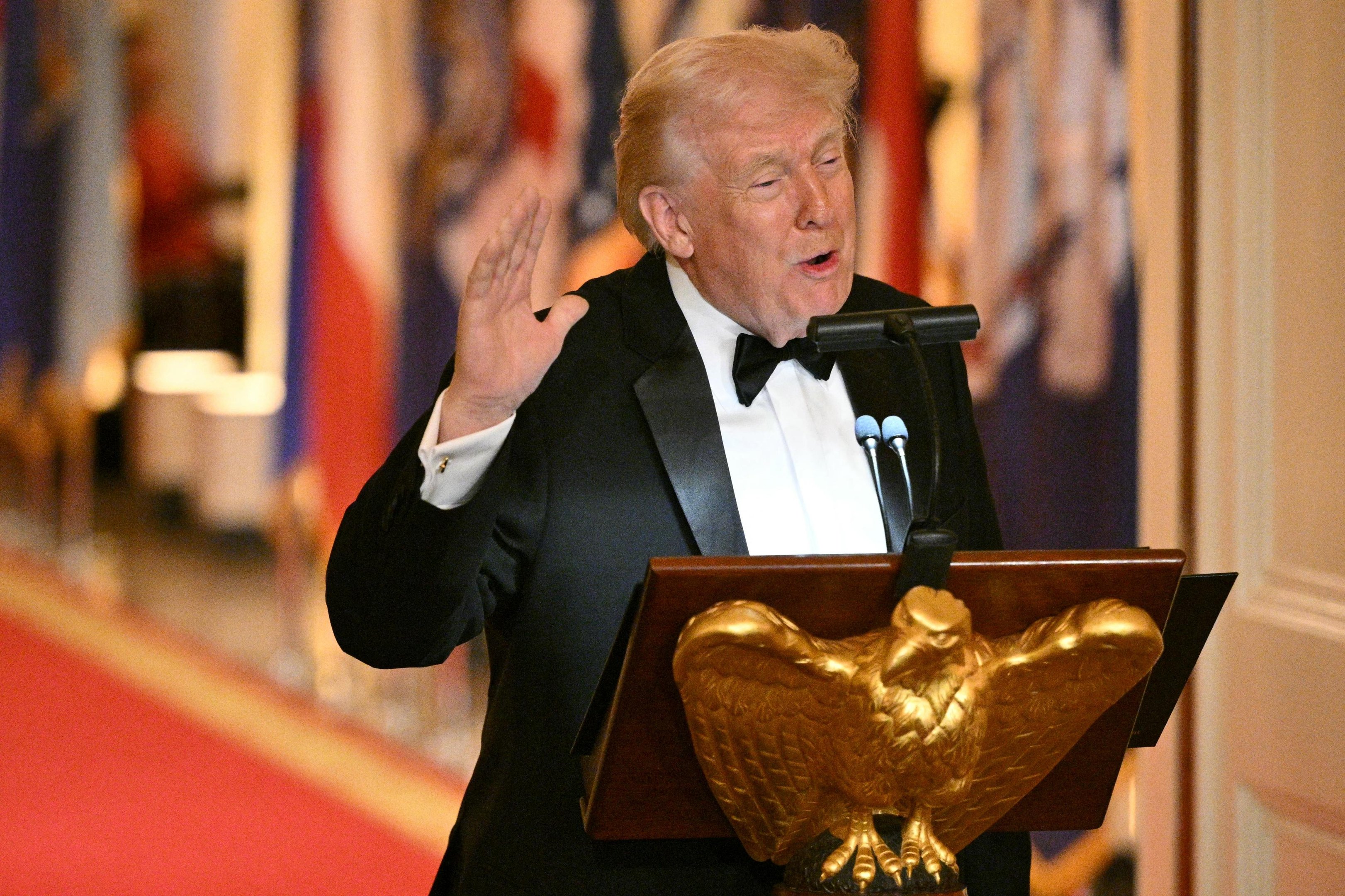 Segundo o presidente, ele poder&aacute; recorrer a licen&ccedil;as para fazer coisas "absolutamente 'terr&iacute;veis'" contra pa&iacute;ses estrangeiros