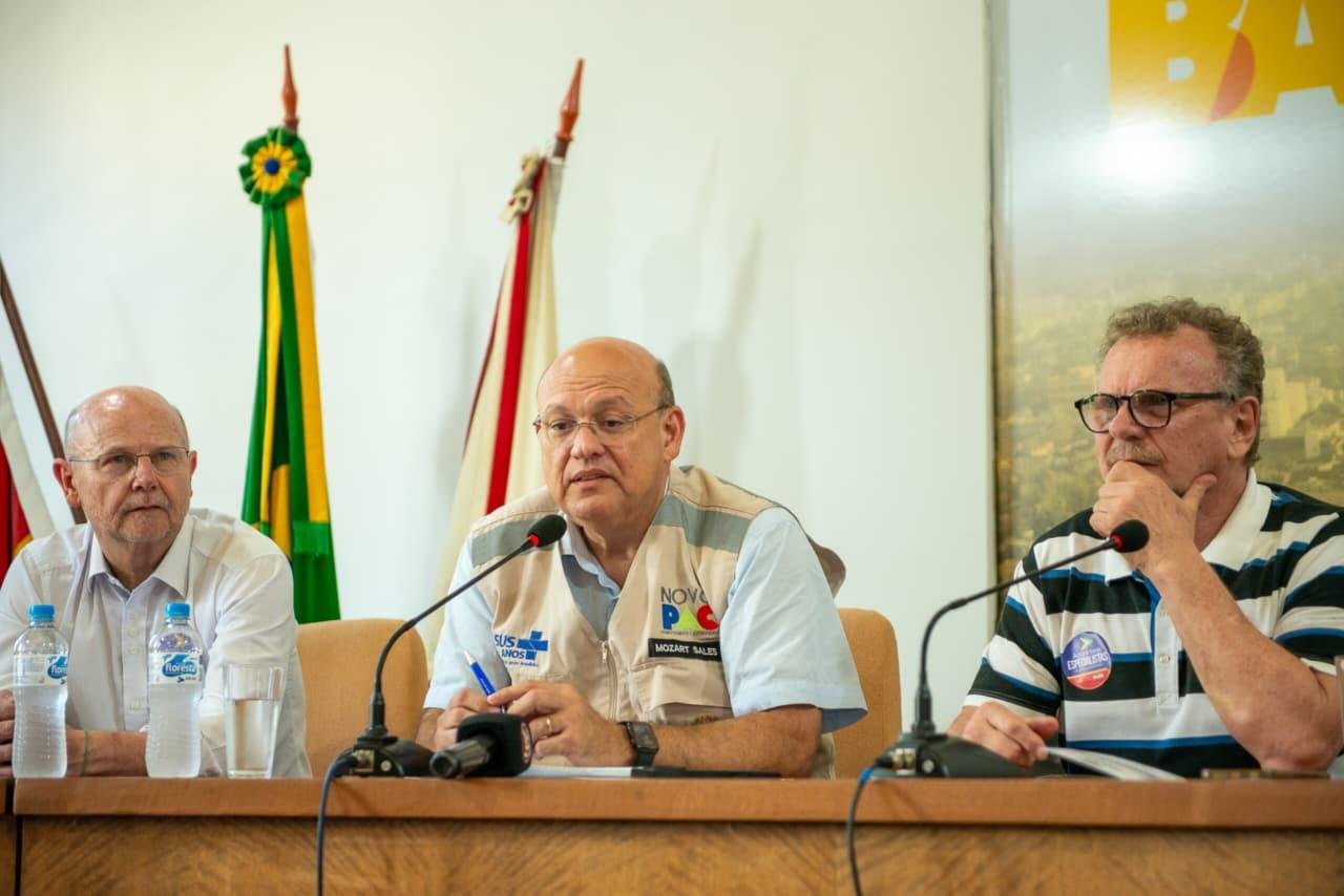 Durante a visita do secret&aacute;rio de Aten&ccedil;&atilde;o Especializada do Minist&eacute;rio da Sa&uacute;de, Mozart Sales, a cidade tamb&eacute;m recebeu tom&oacute;grafo, resson&acirc;ncia magn&eacute;tica, ve&iacute;culos e refor&ccedil;o no financiamento do setor