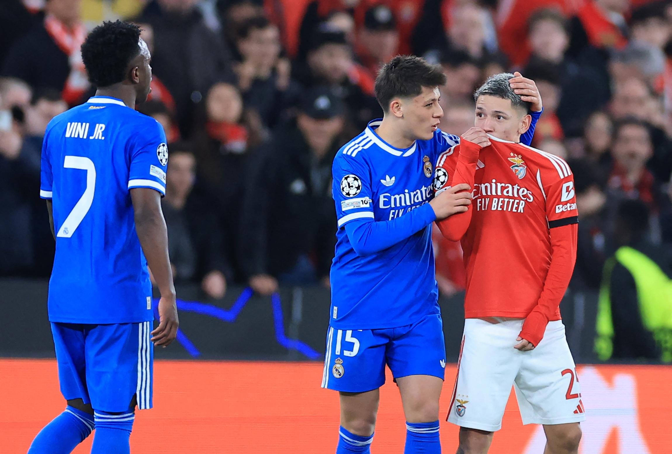 Atacante argentino Gianluca Prestianni, do Benfica, foi suspenso provisoriamente pela Uefa
