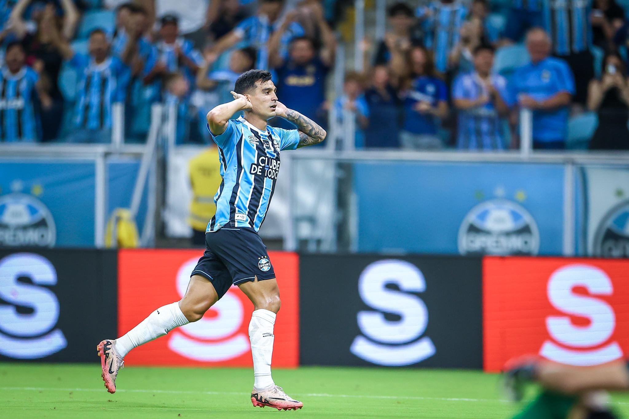 Cristaldo est&aacute; de sa&iacute;da do Tricolor