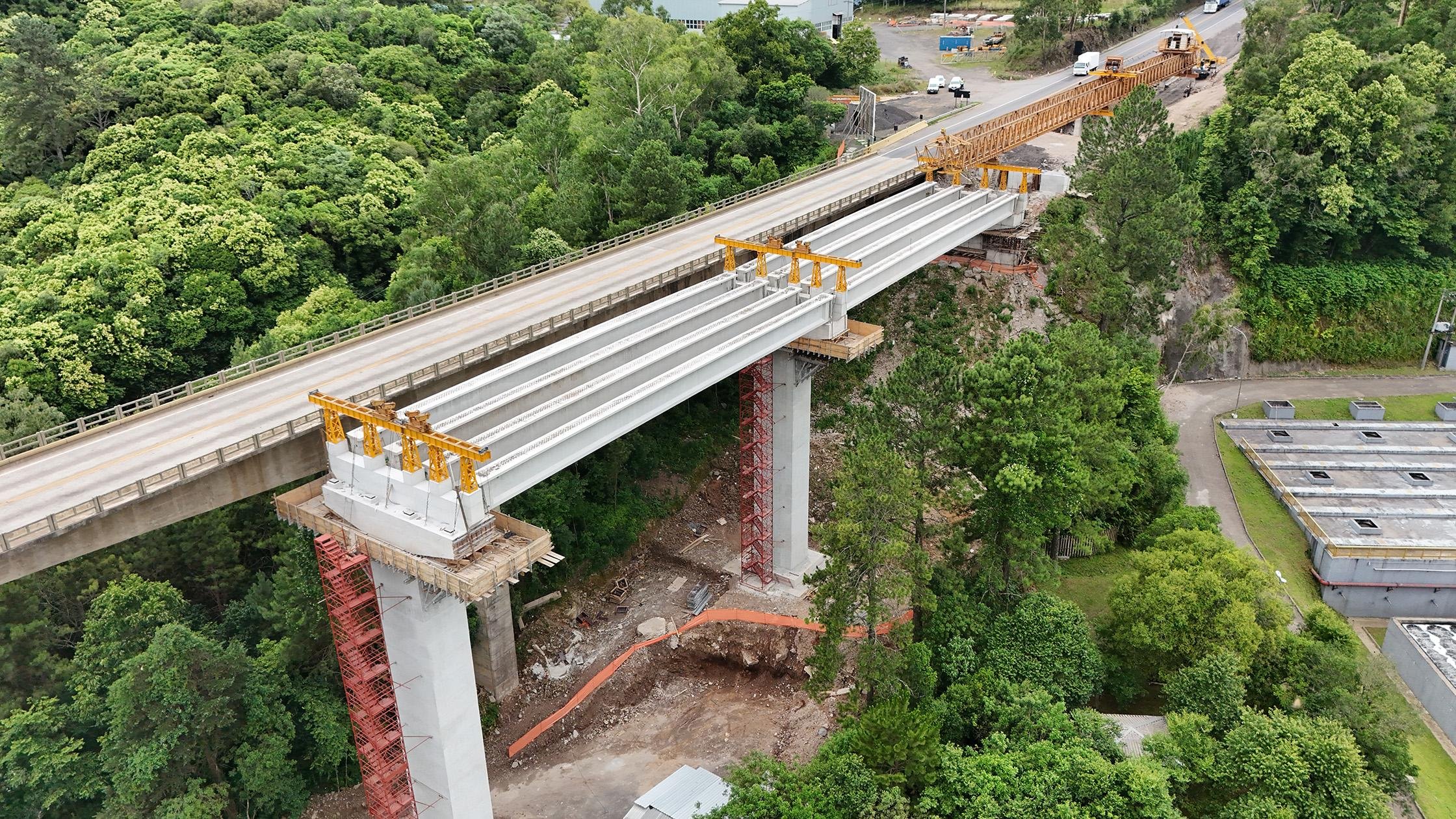 Duplica&ccedil;&atilde;o da nova ponte sob o Arroio Tega est&aacute; 80% conclu&iacute;da
