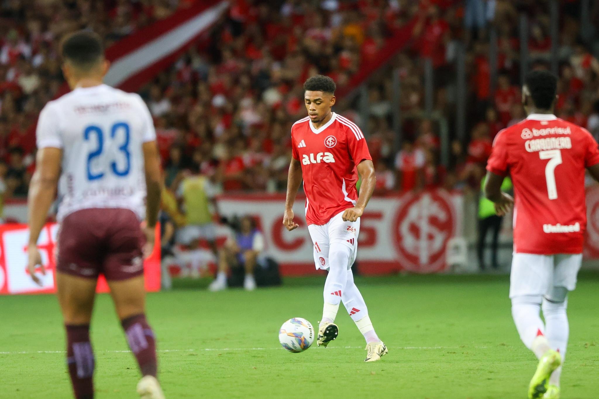 Paulo Pezzolano n&atilde;o contar&aacute; com Victor Gabriel contra o Remo