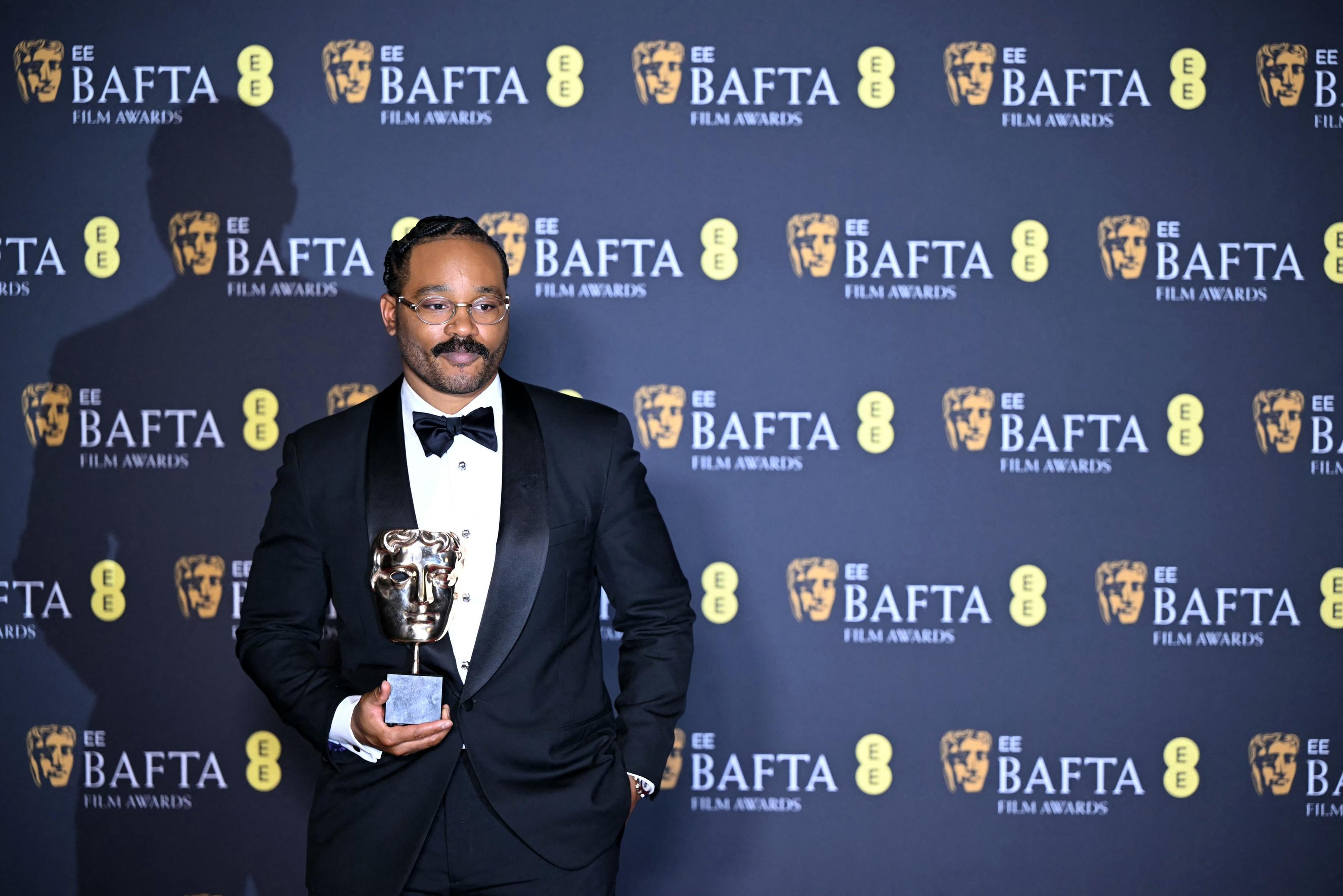 Diretor Ryan Coogler, de 'Pecadores', na cerim&ocirc;nia do Bafta, em Londres