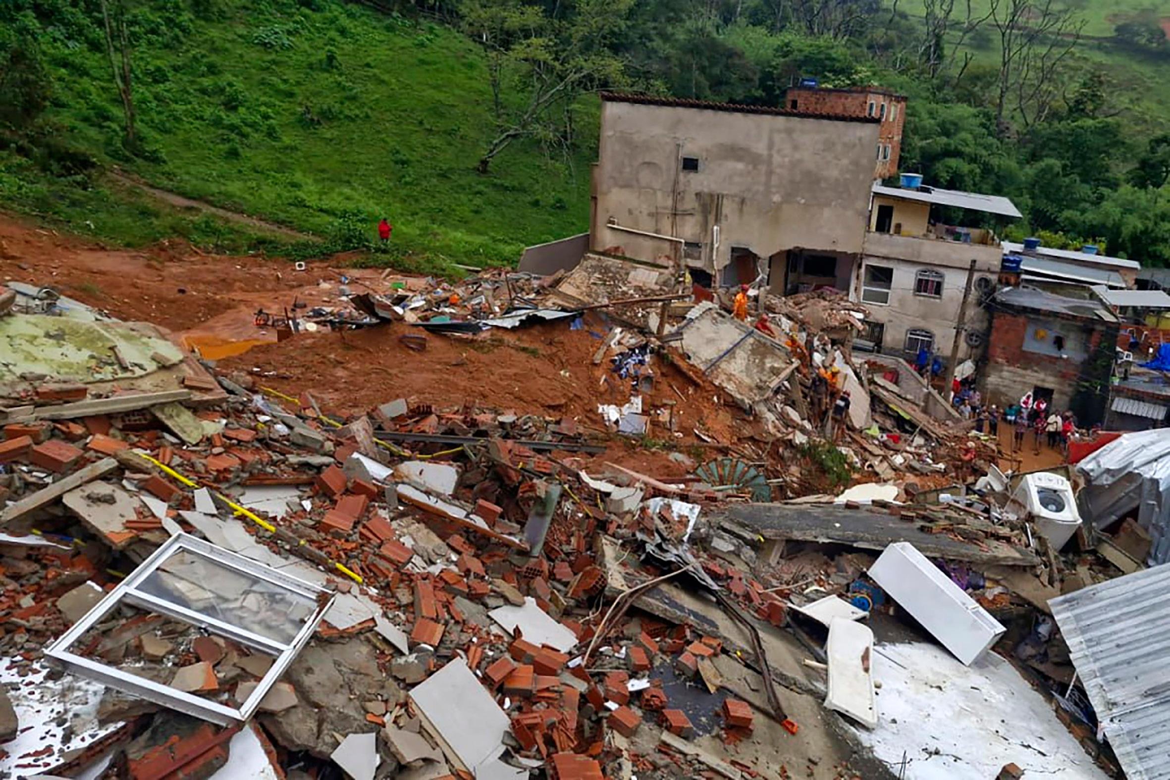 Os temporais deixaram ao menos 16 mortos em Juiz de Fora e seis&nbsp;em Ub&aacute;, ambos na&nbsp;regi&atilde;o da Zona da Mata