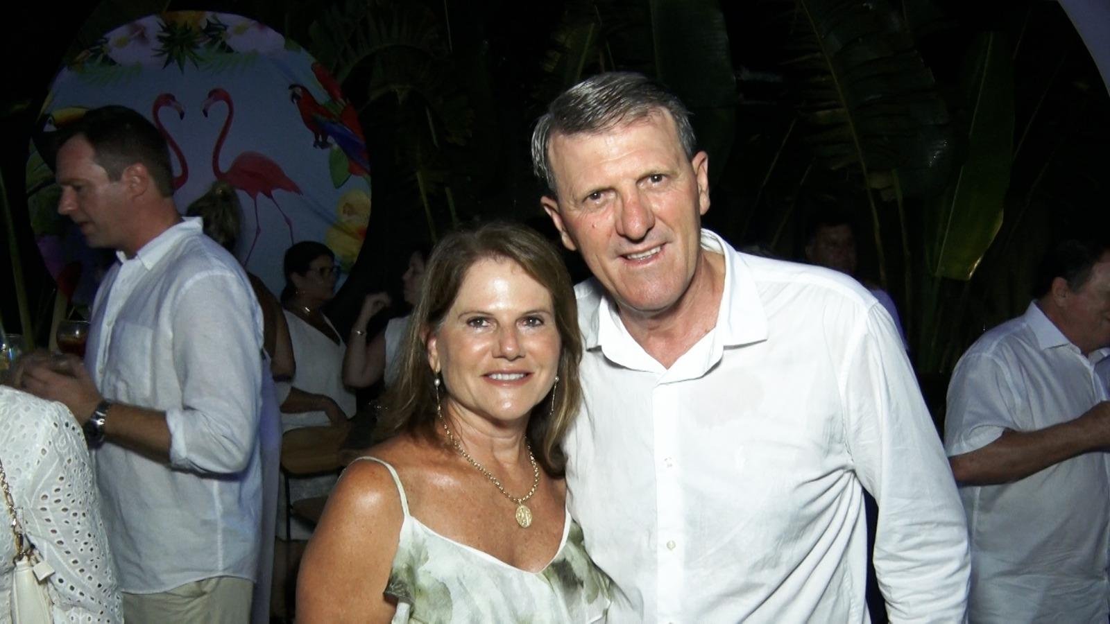 Melania Tonial e Gilmar Sossela em evento na praia de Atl&acirc;ntida