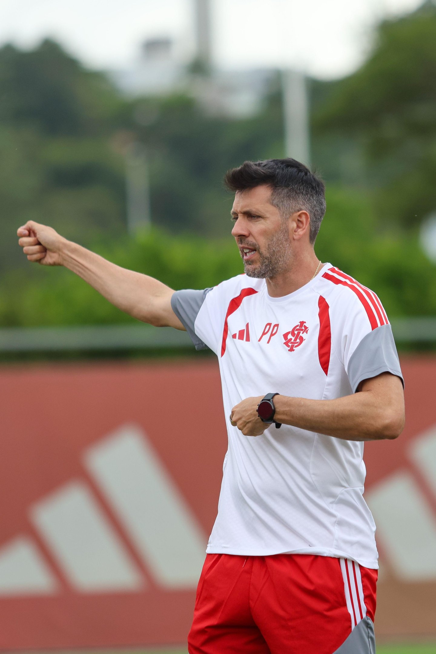 Paulo Pezzolano contar&aacute; com as voltas de Carbonero e Paulinho Paula