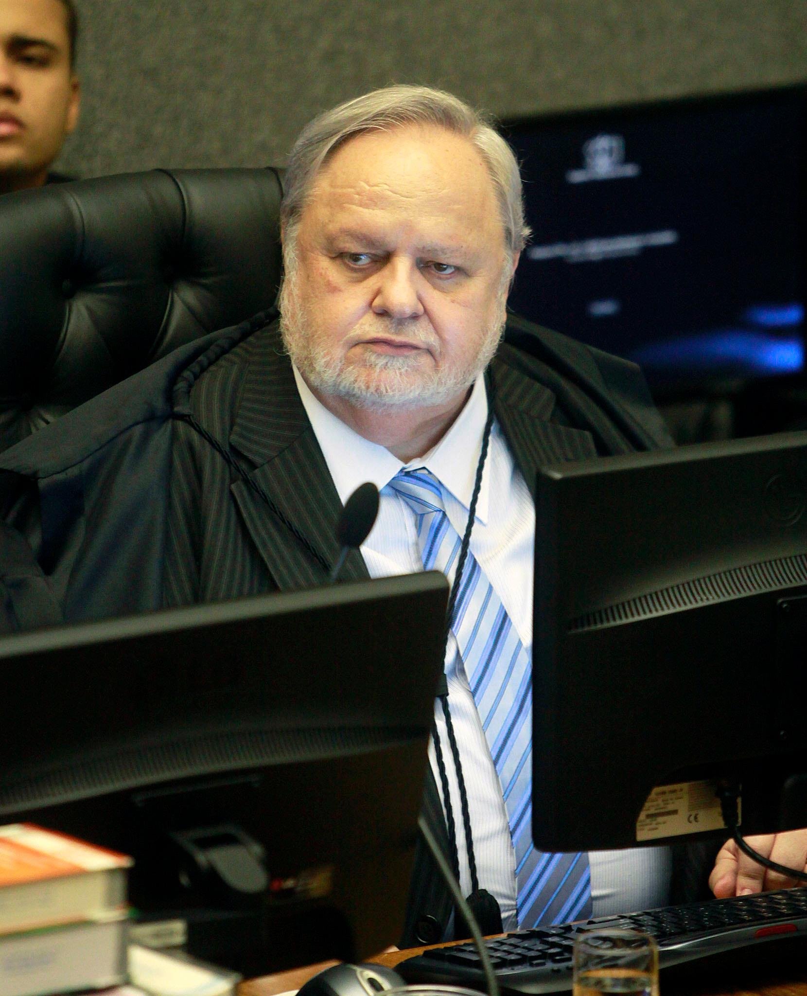 Fischer foi relator no caso das 'rachadinhas', no antigo gabinete de Fl&aacute;vio Bolsonaro (PL) na Assembleia Legislativa do Rio