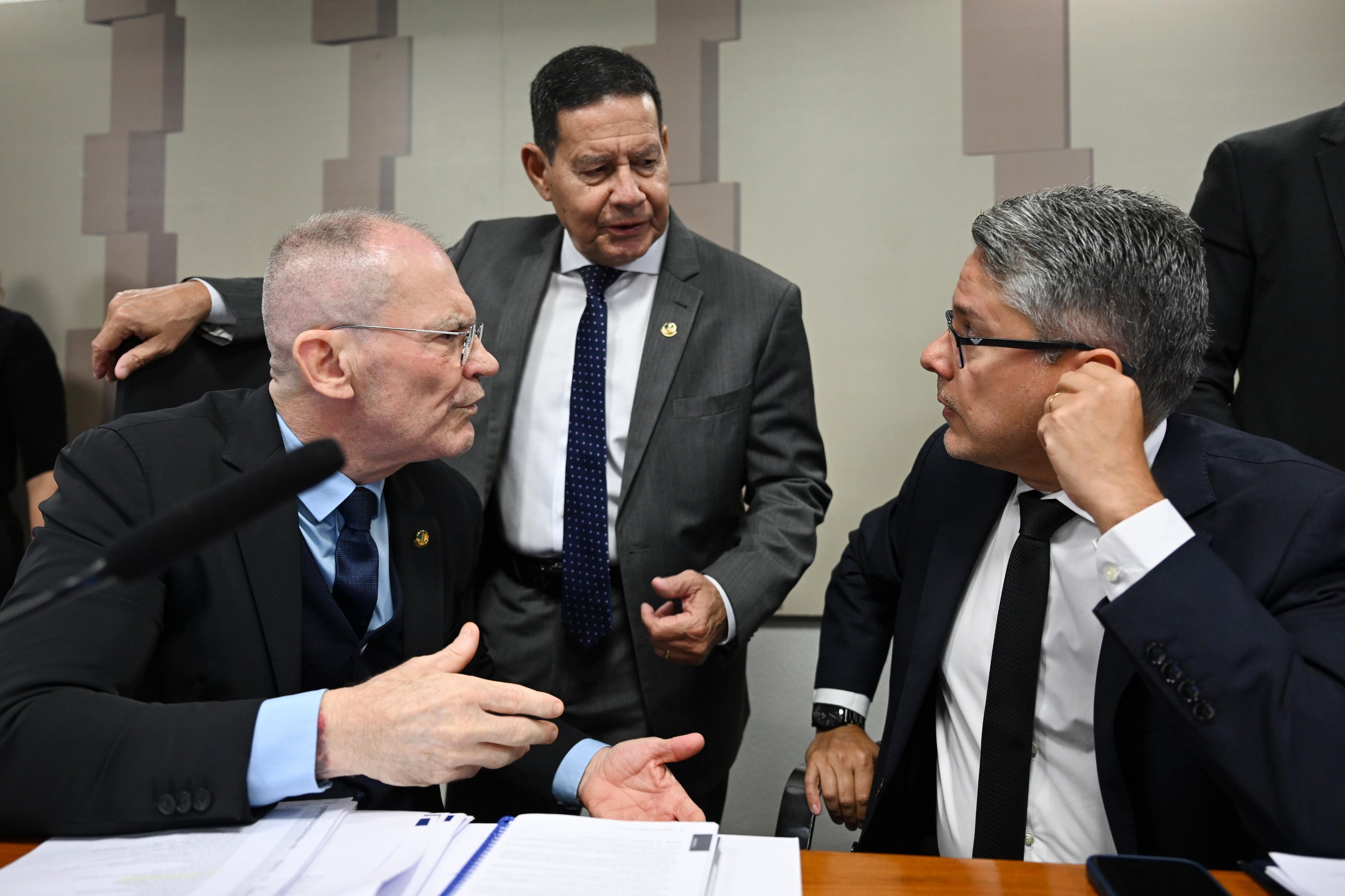 Como se tratam de convites, os ministros e seus parentes t&ecirc;m a op&ccedil;&atilde;o de comparecer ou n&atilde;o &agrave; Comiss&atilde;o.