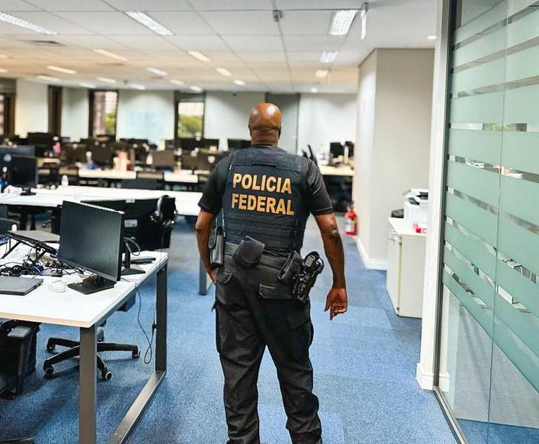Segundo a PF, as apura&ccedil;&otilde;es apontam que a institui&ccedil;&atilde;o, embora regularmente autorizada a operar pelo Banco Central
