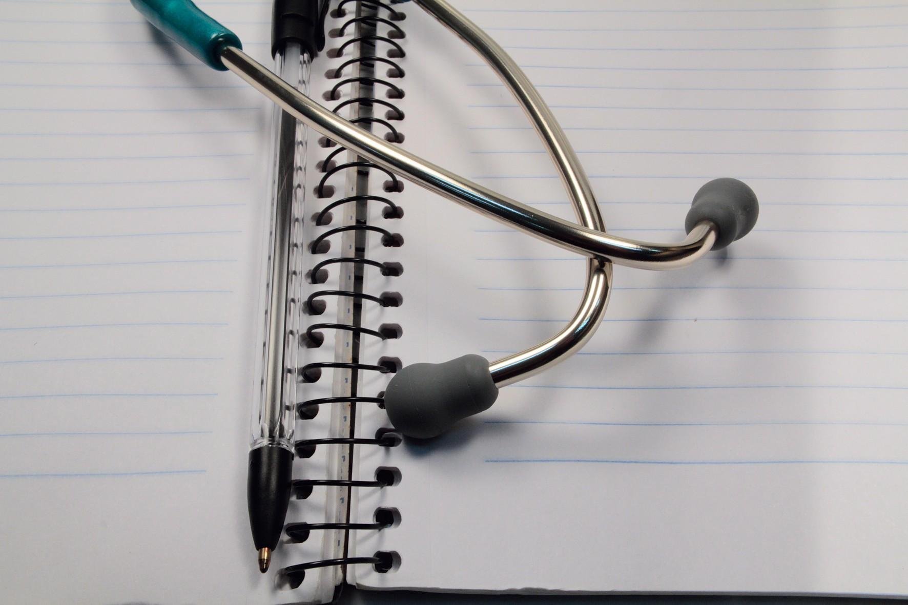 Proposta da &ldquo;OAB da Medicina&rdquo;&nbsp;avan&ccedil;a no Senado