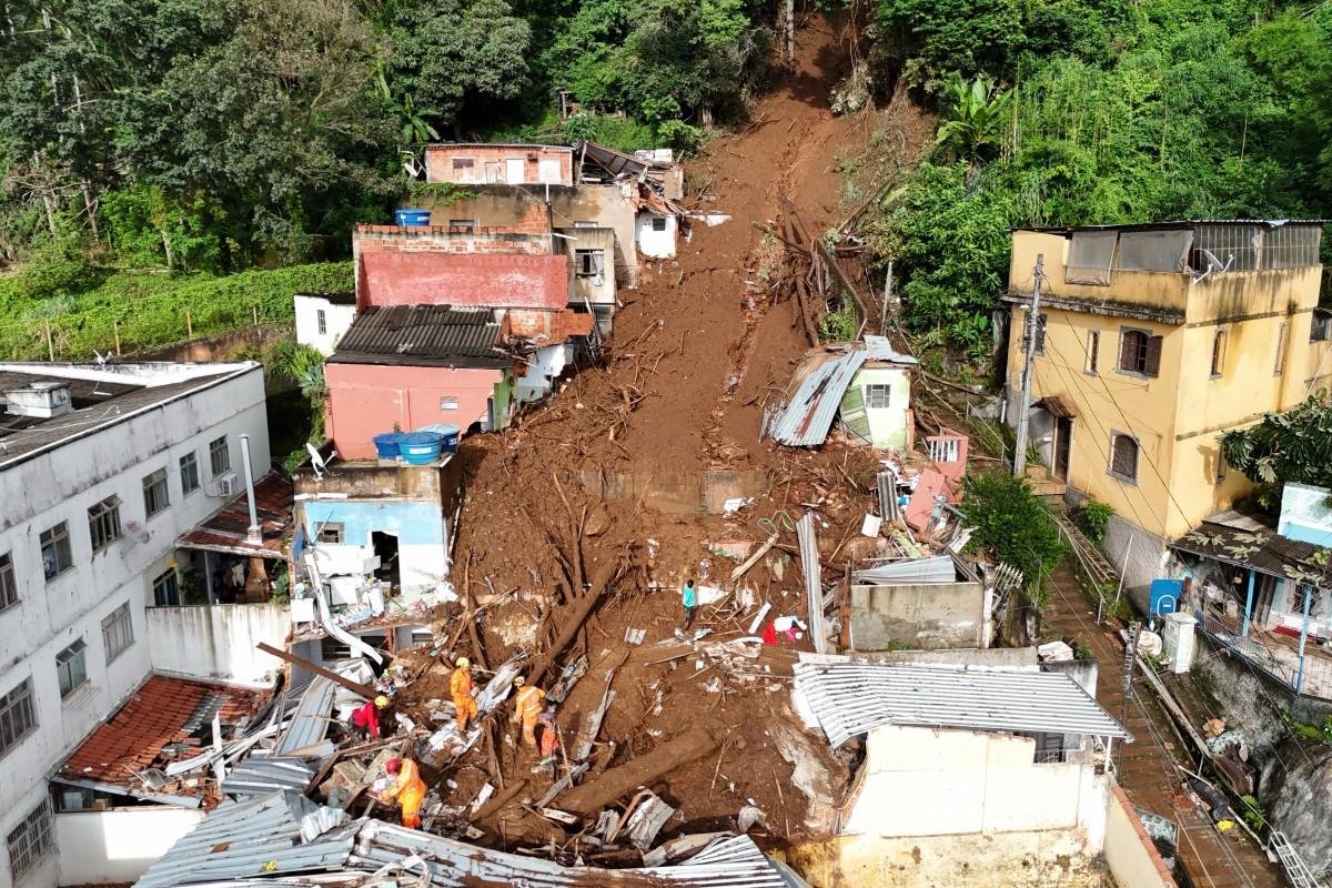 Moradores de diversos bairros foram orientados a deixar suas casas