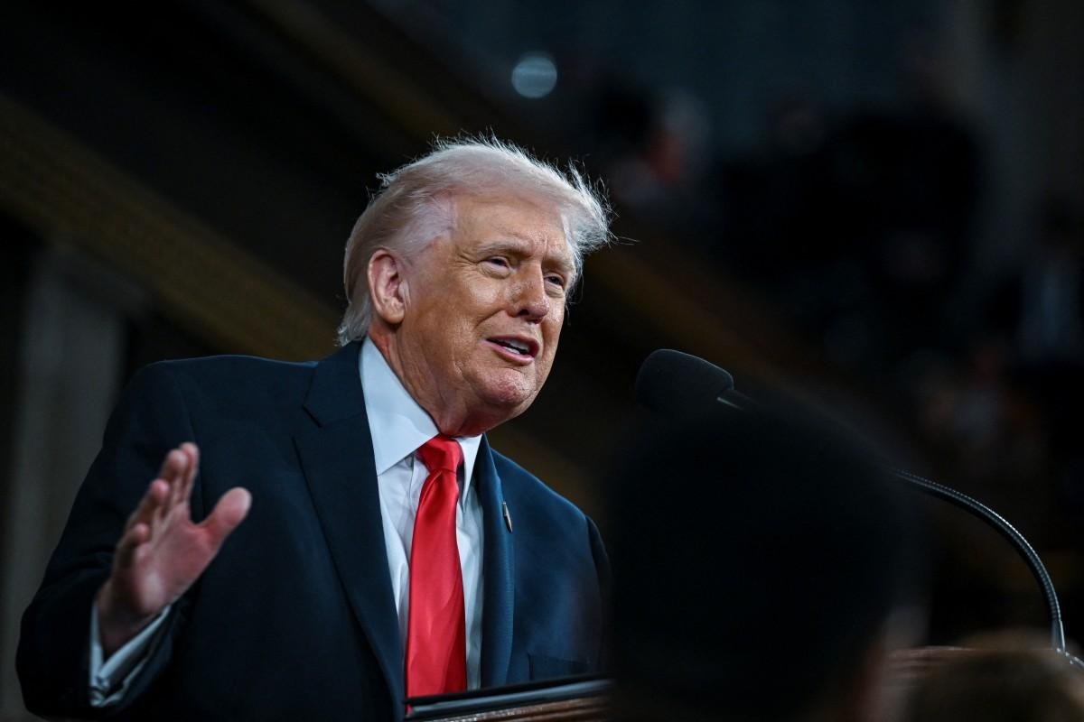 Donald Trump amea&ccedil;ou o regime iraniano com ataques caso o pa&iacute;s n&atilde;o assine um acordo para desmantelar seu programa nuclear