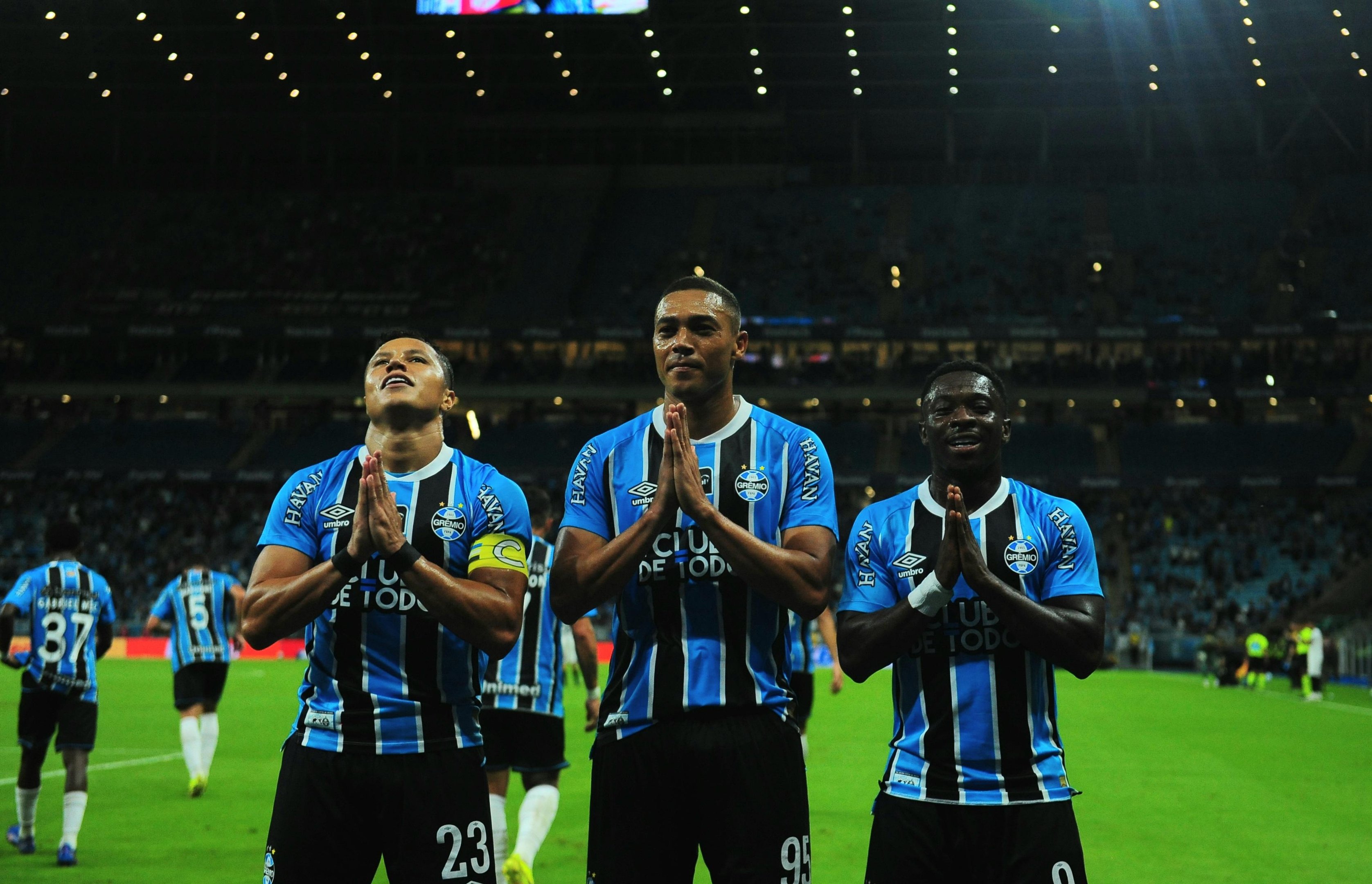 Tricolor venceu o Galo por 2 a 1, na Arena