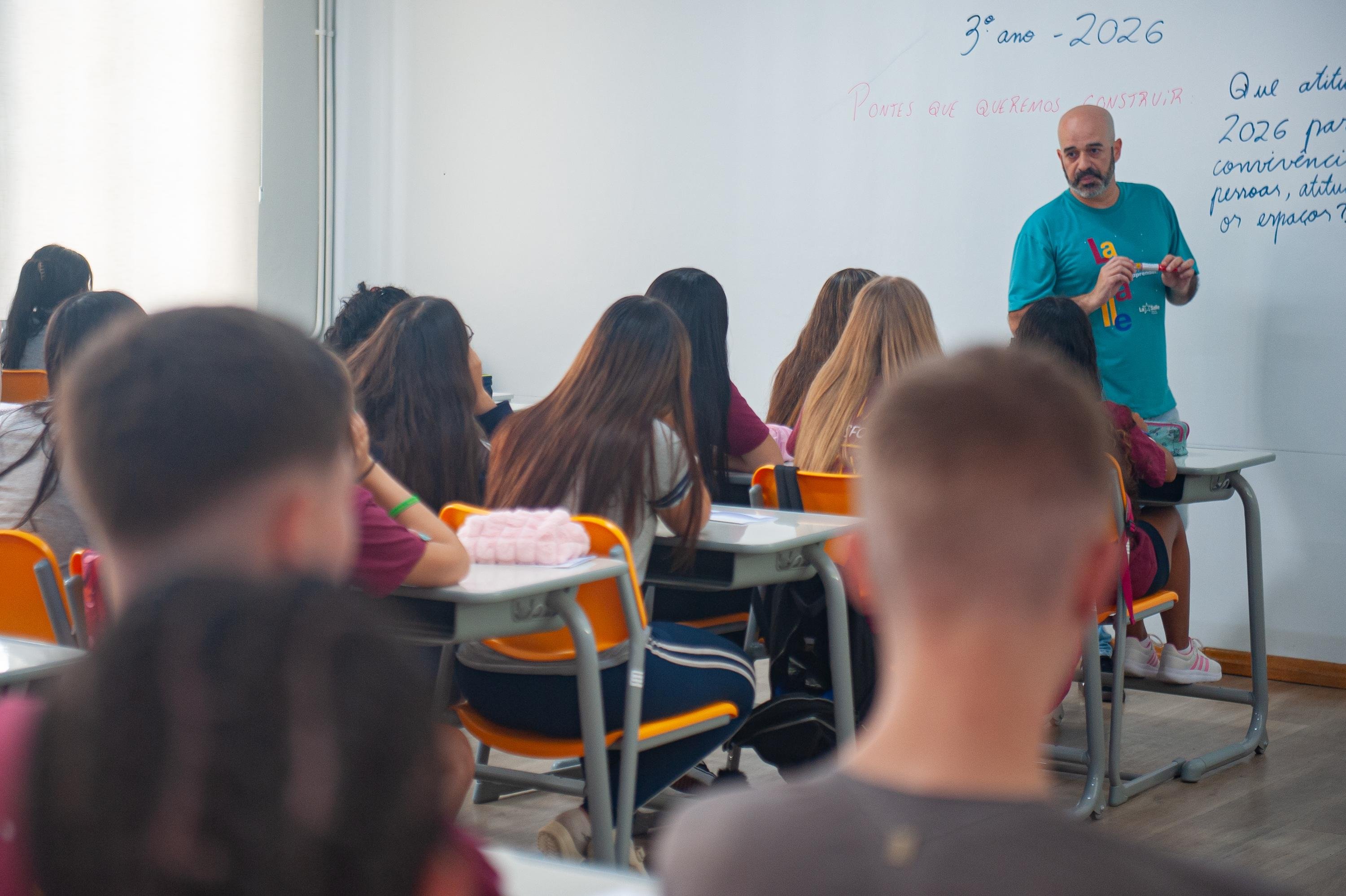&Aacute;reas dispon&iacute;veis para forma&ccedil;&atilde;o espec&iacute;fica s&atilde;o: Ci&ecirc;ncias da Natureza, Ci&ecirc;ncias Humanas, Linguagens, Matem&aacute;tica e Educa&ccedil;&atilde;o Profissional