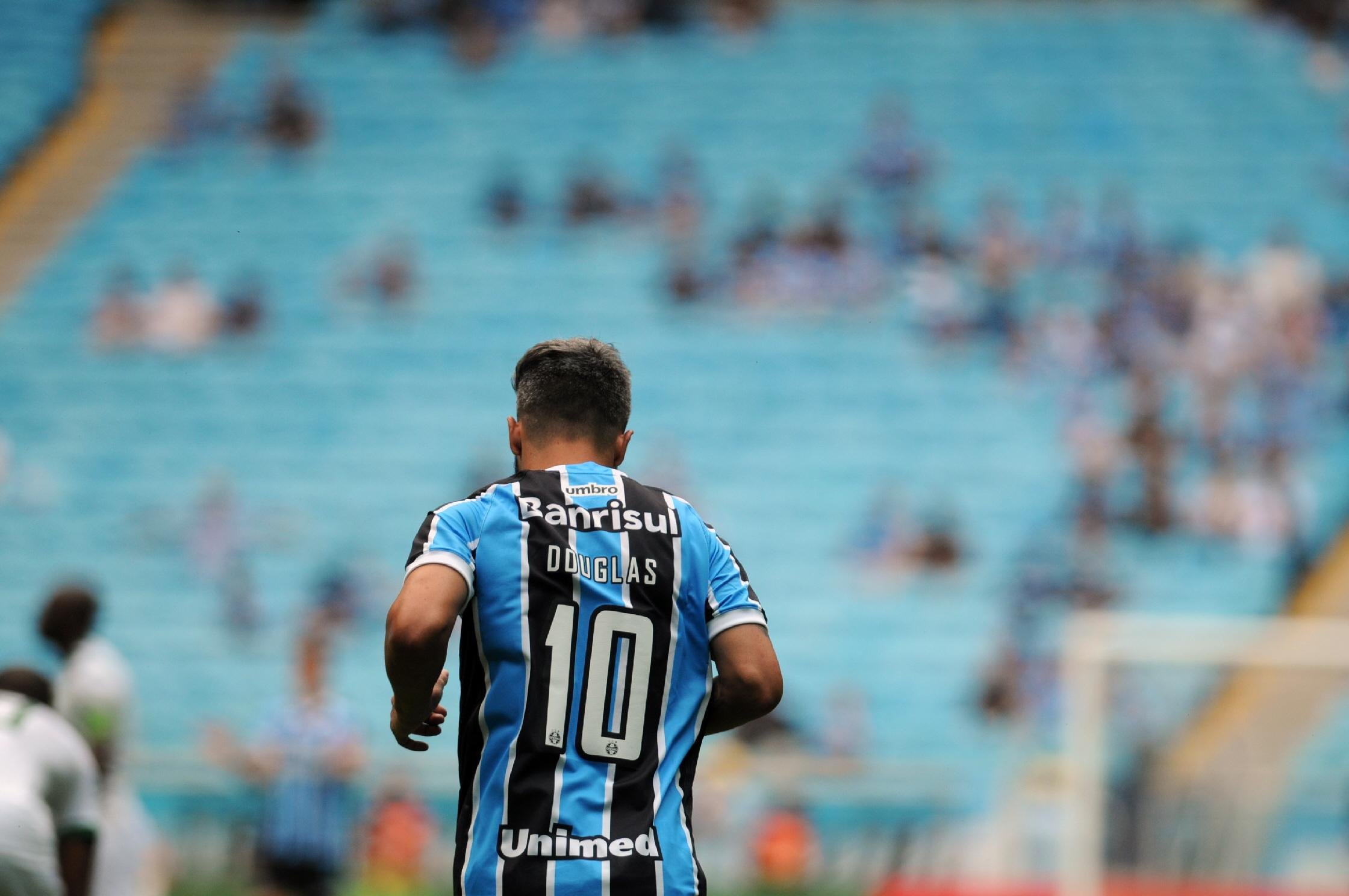 Douglas usou a camisa 10 do Gr&ecirc;mio em duas marcantes passagens pelo Clube