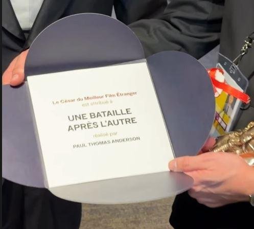 Envelope para o vencedor de Filme Estrangeiro do C&eacute;sar para 'Uma Batalha Ap&oacute;s a Outra'