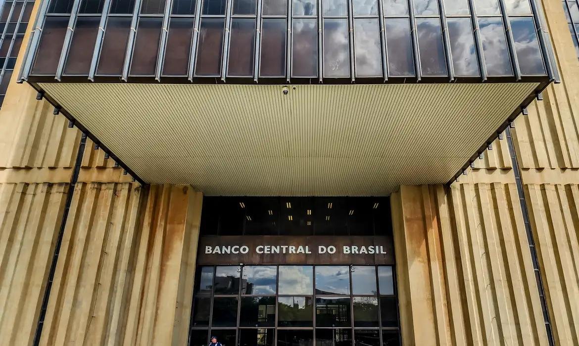 Depois de registrar lucro de R$ 270,9 bilh&otilde;es em 2024, a institui&ccedil;&atilde;o teve preju&iacute;zo de R$ 119,97 bilh&otilde;es em 2025