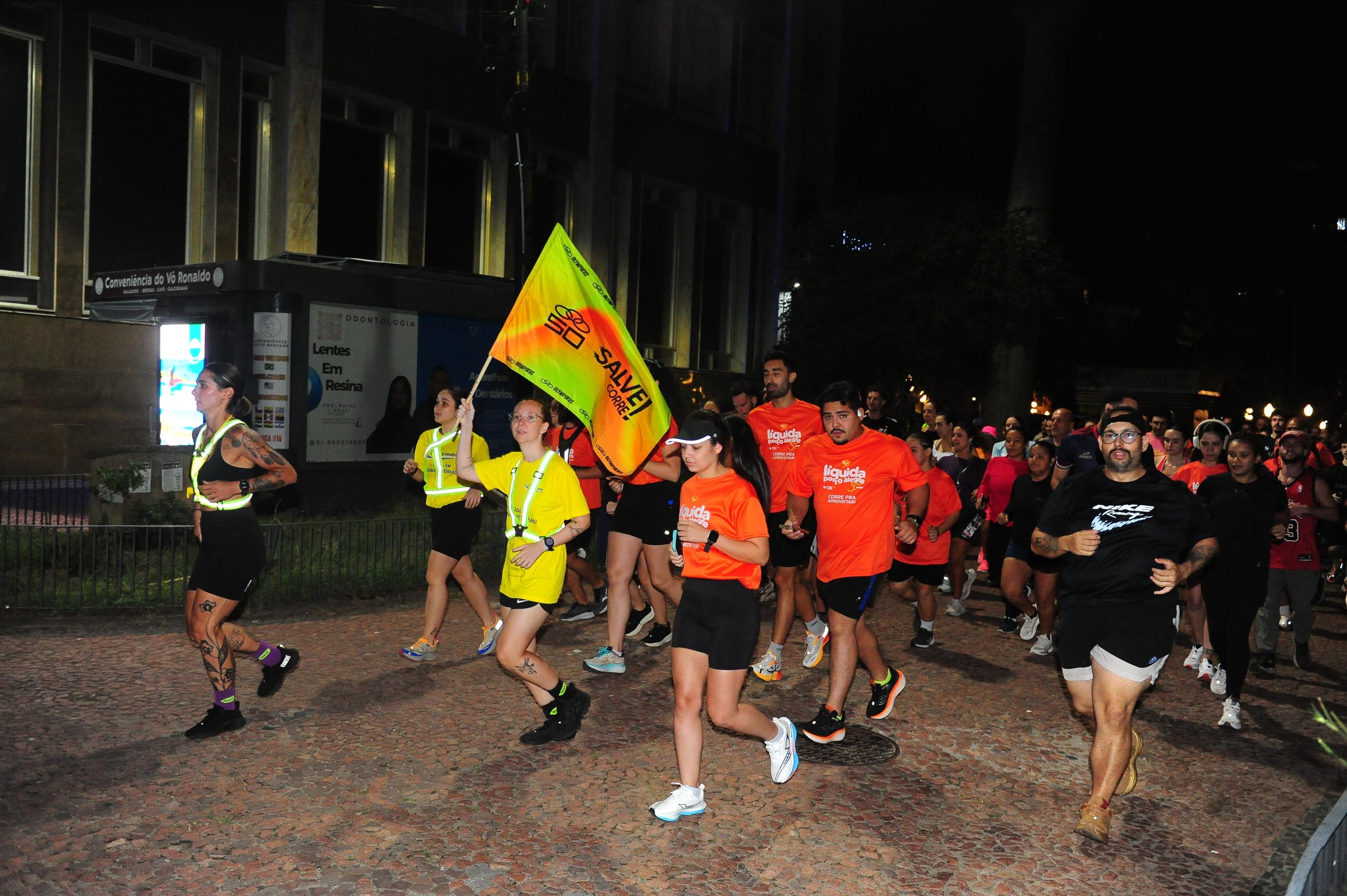 Corrida come&ccedil;ou em frente ao Banrisul da Pra&ccedil;a da Alf&acirc;ndega