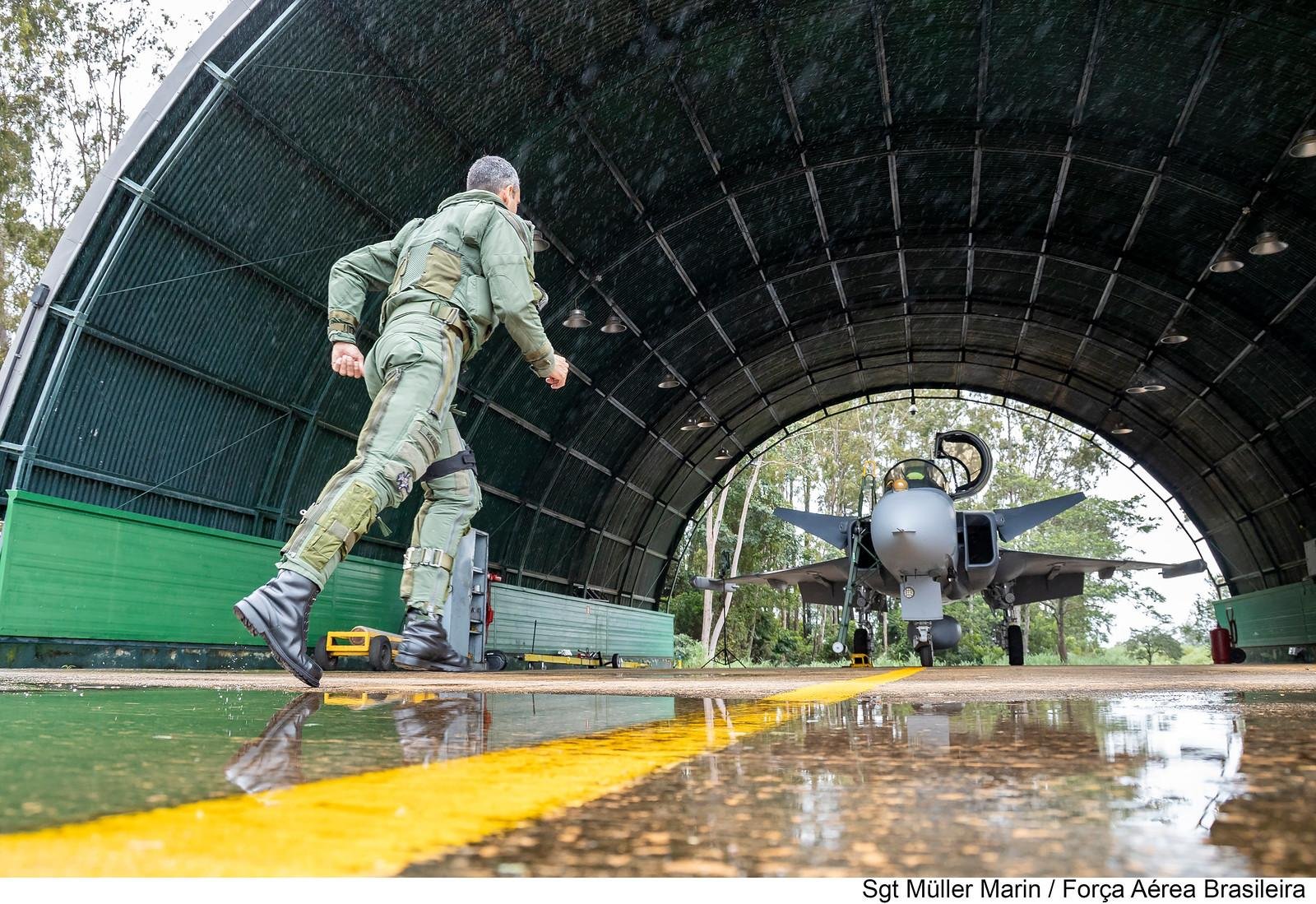 A partir desta semana os novos ca&ccedil;as supers&ocirc;nico da For&ccedil;a A&eacute;rea Brasileira (FAB) foram integrados as miss&otilde;es de Alerta de Defesa A&eacute;rea do Brasil