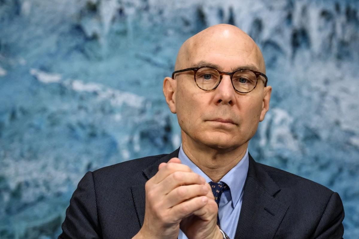 "Bombardeio da escola de ensino b&aacute;sico Shajareh Tayyebeh, em Minab, provocou um horror profundo", declarou Volker T&uuml;rk ao Conselho de Direitos Humanos da ONU