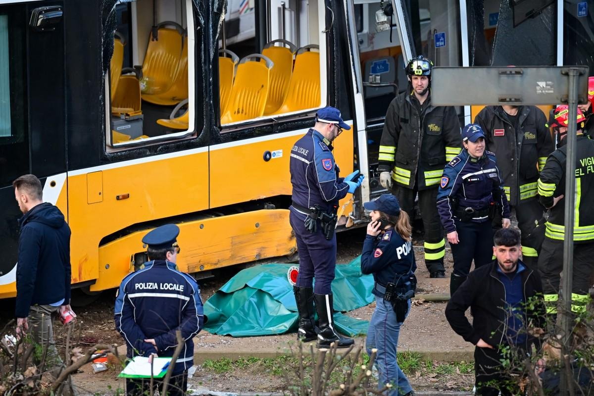 Al&eacute;m dos dois mortos, o descarrilhamento deixou 38 feridos na cidade italiana de Mil&atilde;o