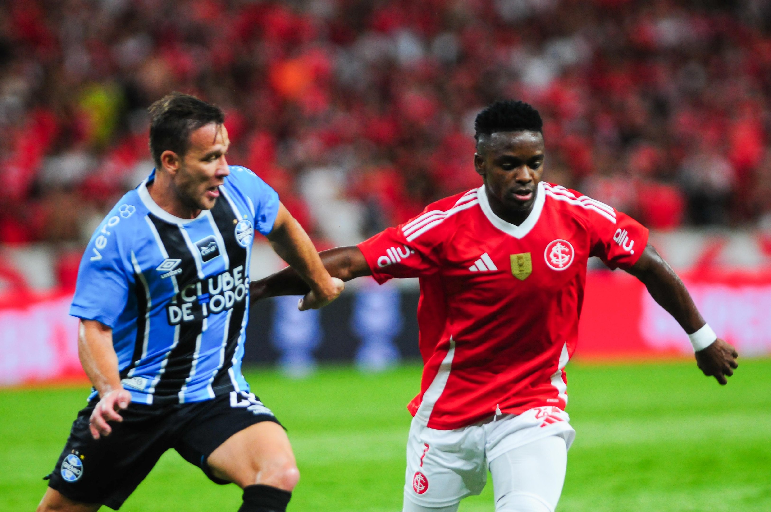 Arthur e Carbonero devem ser titulares no Gre-Nal 450