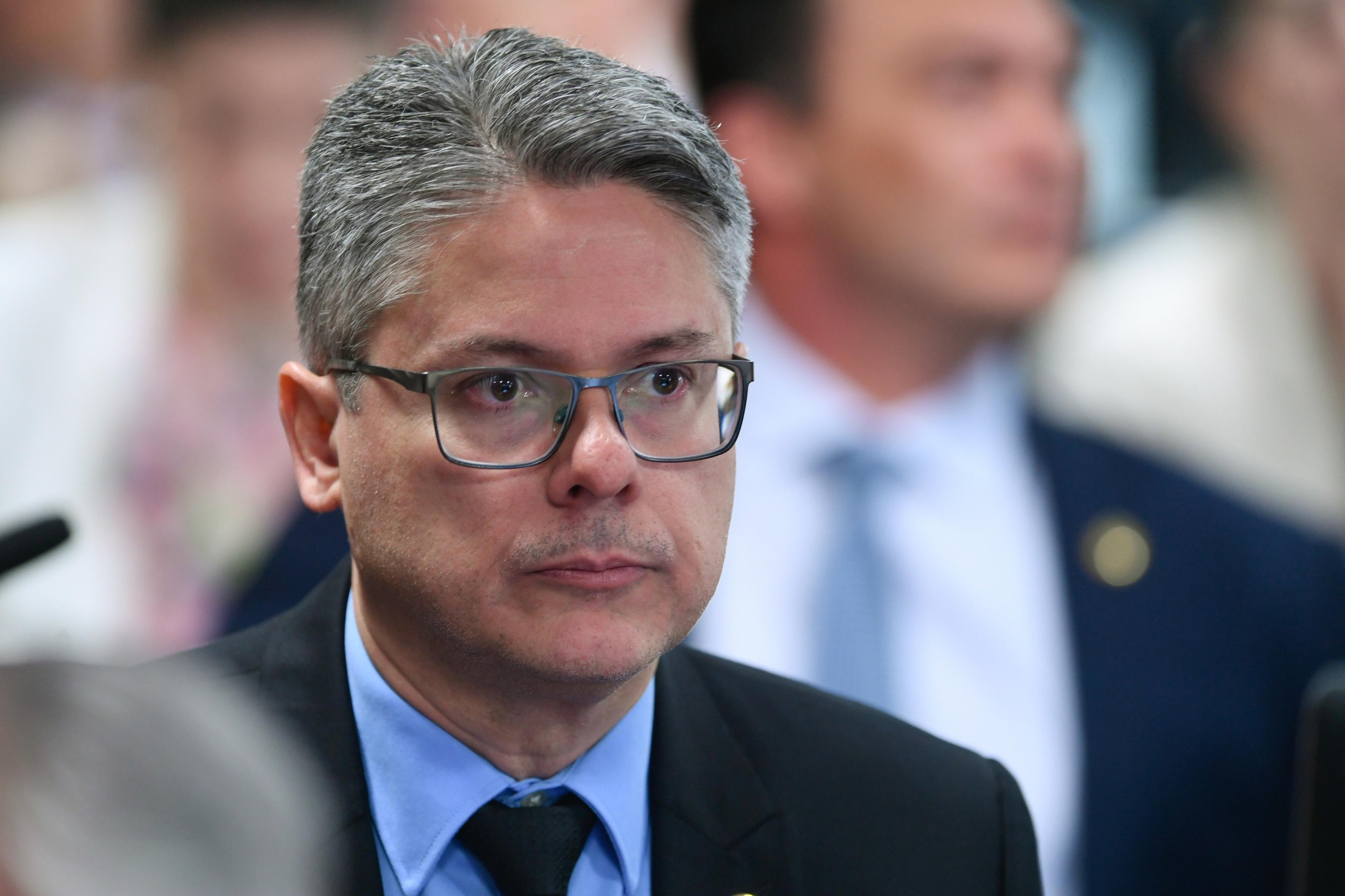 Senador critica o fato de a empresa ter evitado o relator, Mendon&ccedil;a