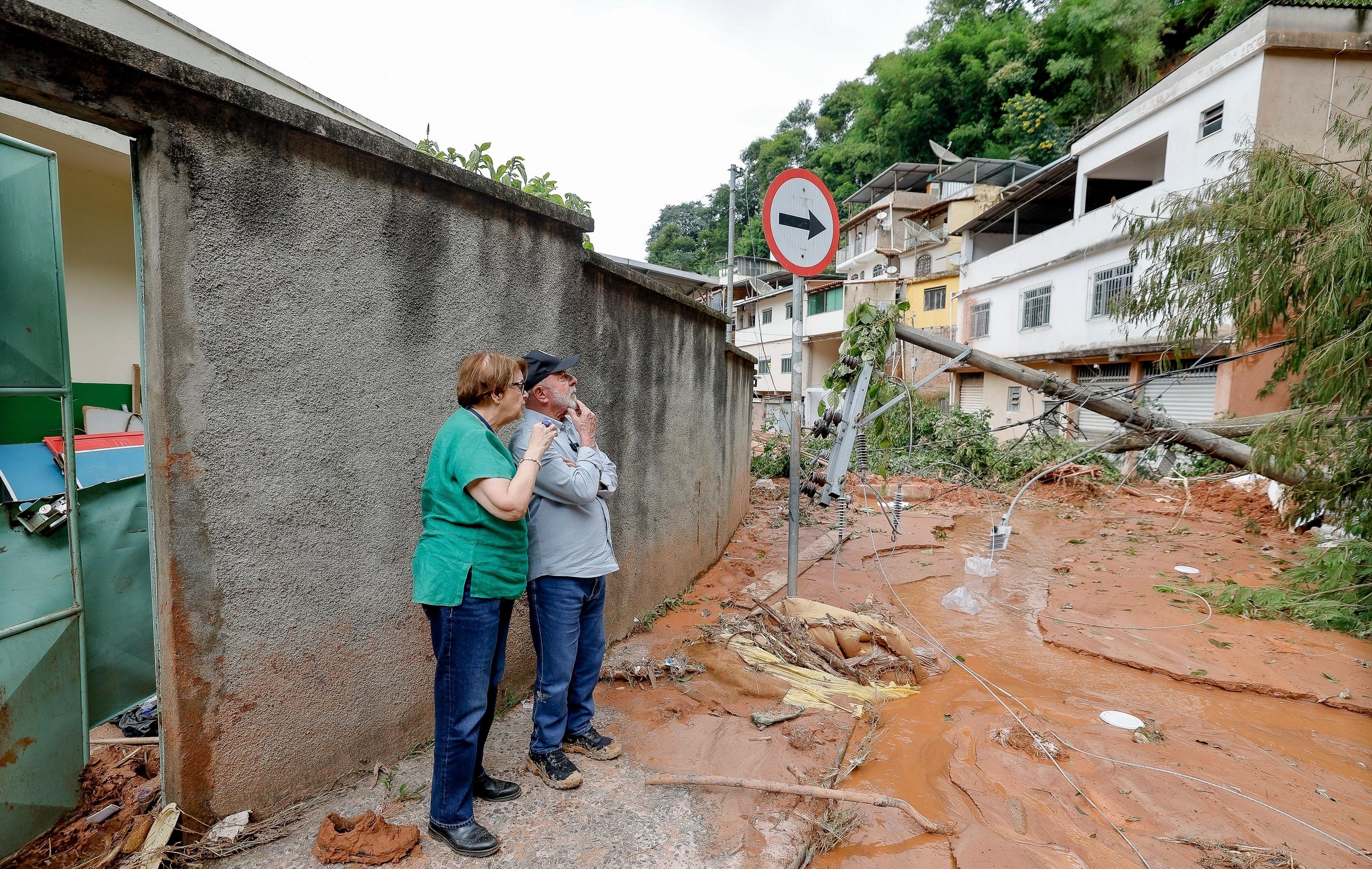 Segundo a agenda oficial, o presidente chegou a Minas &agrave;s 9h10 e visitou Ub&aacute; e Juiz de Fora