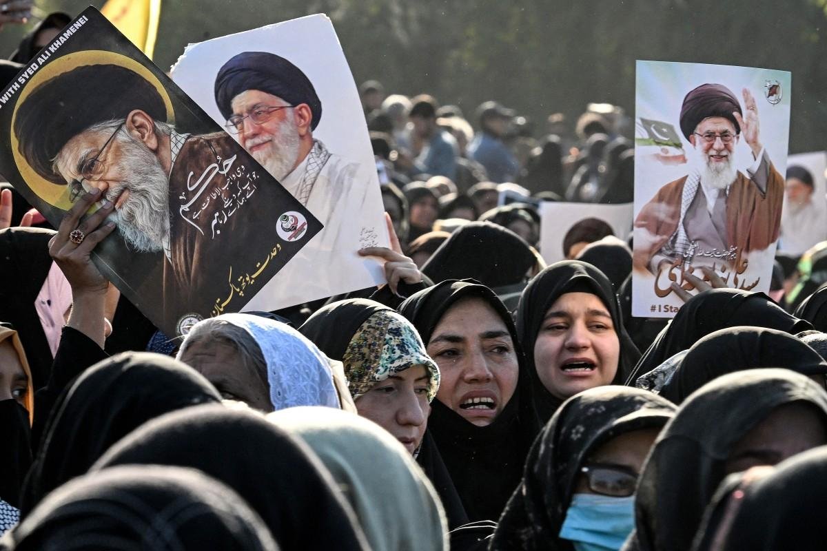 Vi&uacute;va do ex-l&iacute;der supremo da Rep&uacute;blica Isl&acirc;mica do Ir&atilde;, Ali Khamenei, morreu nesta segunda-feira (2)