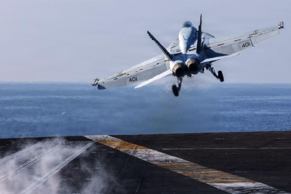 O USS Abraham Lincoln chegou &agrave; regi&atilde;o do Golfo no fim de janeiro