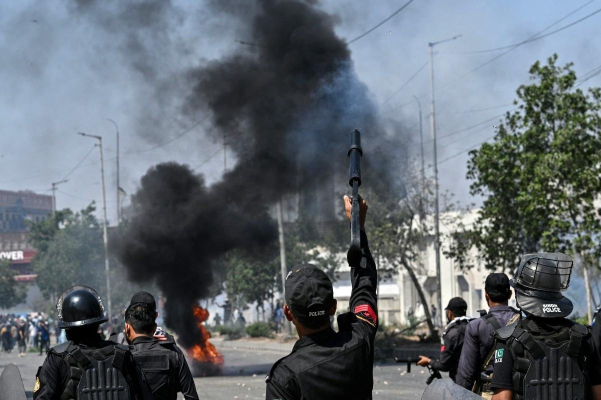 Manifesta&ccedil;&atilde;o reuniu milhares de pessoas em Karachi, a cidade mais populosa do Paquist&atilde;o