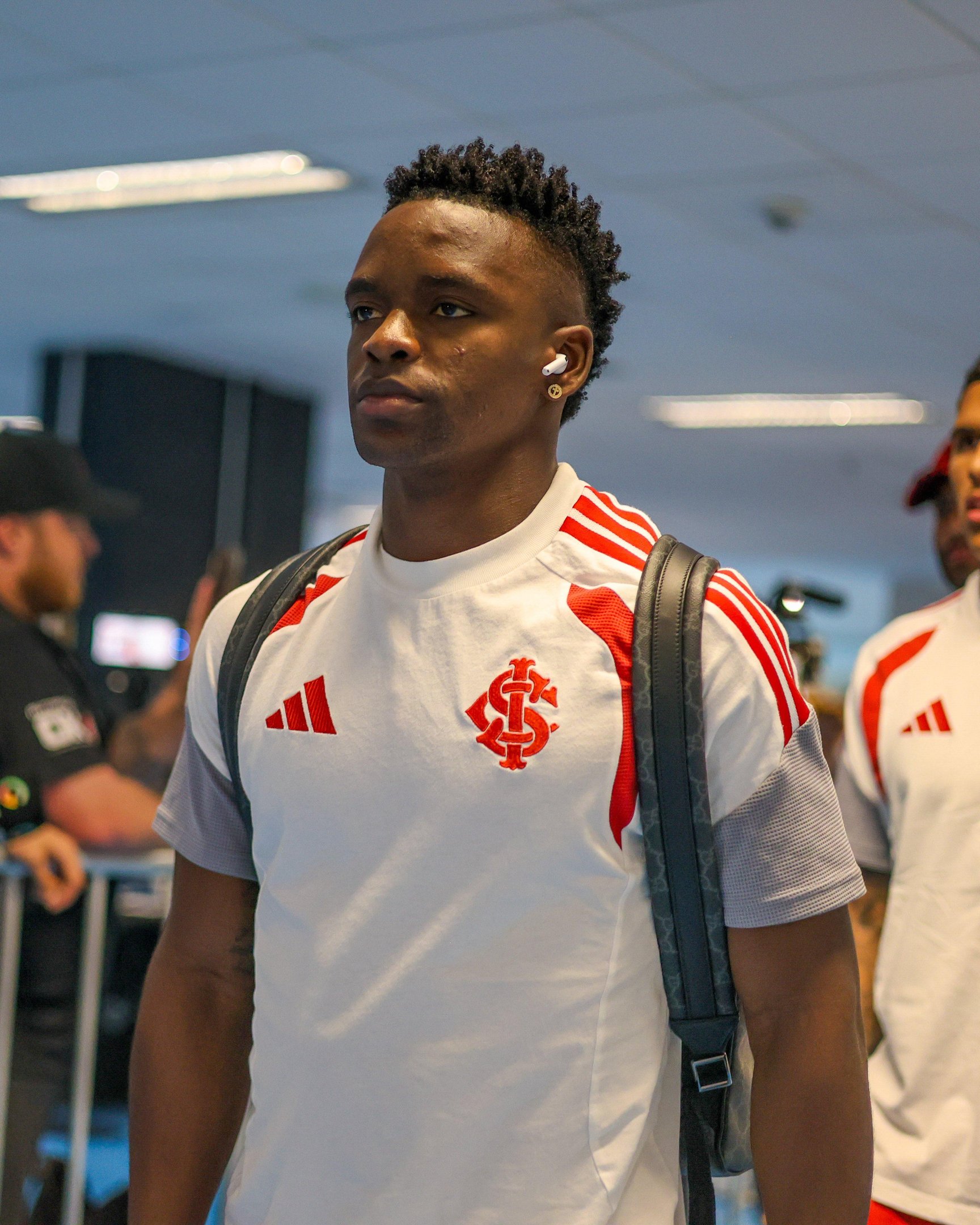 Carbonero est&aacute; confirmado no time colorado que come&ccedil;a o Gre-Nal 450
