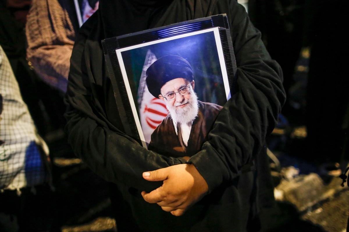 Morte de Khamenei significa que o regime atual est&aacute; agora em "seu &uacute;ltimo suspiro", afirma Pahlavi