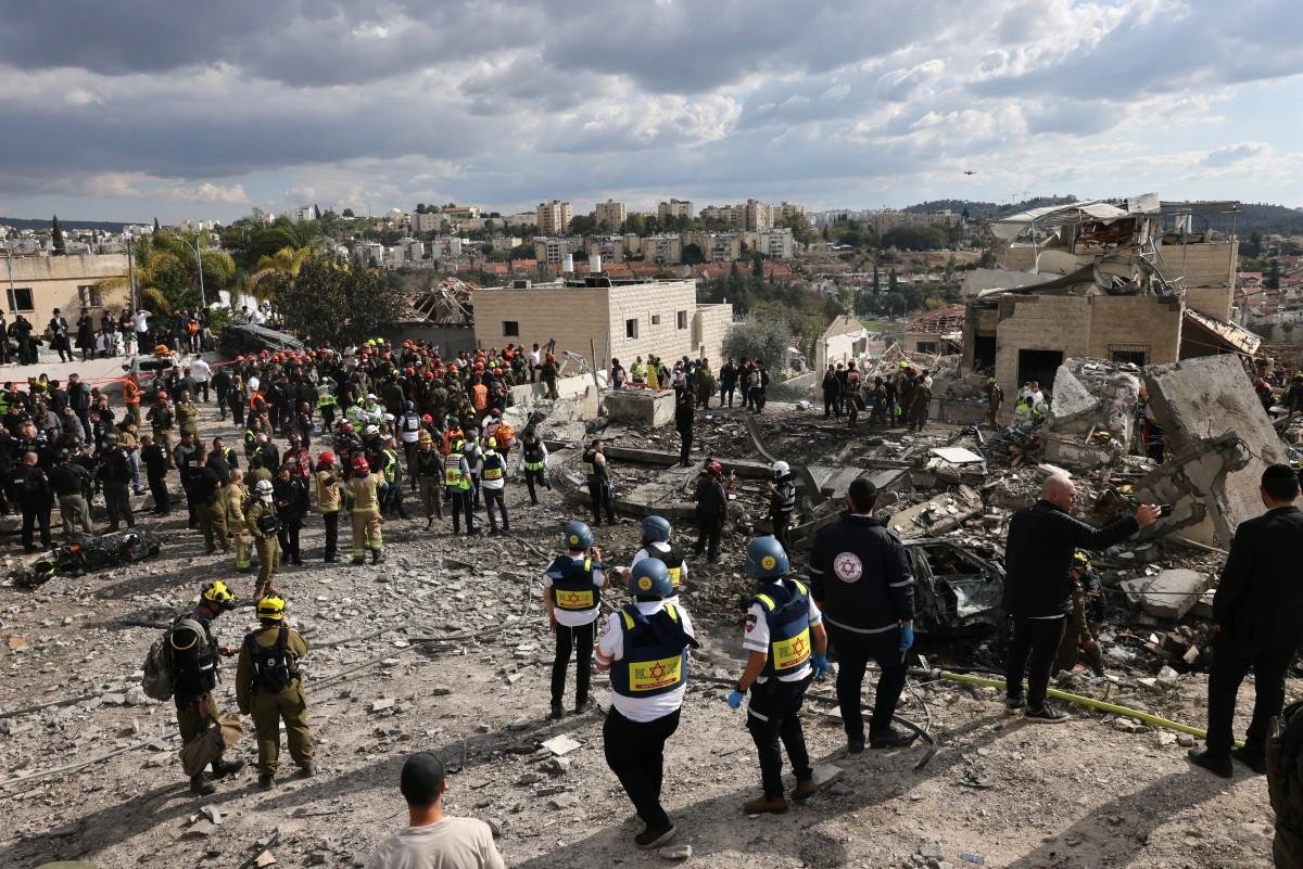 A pol&iacute;cia israelense declarou em outro comunicado que est&aacute; realizando buscas na &aacute;rea de Jerusal&eacute;m