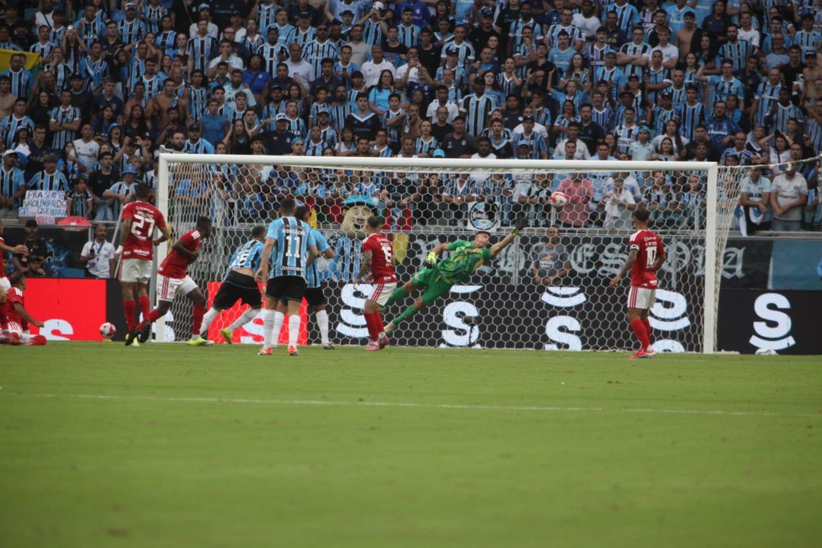 Enamorado abriu o placar na Arena com um chute de fora da &aacute;rea
