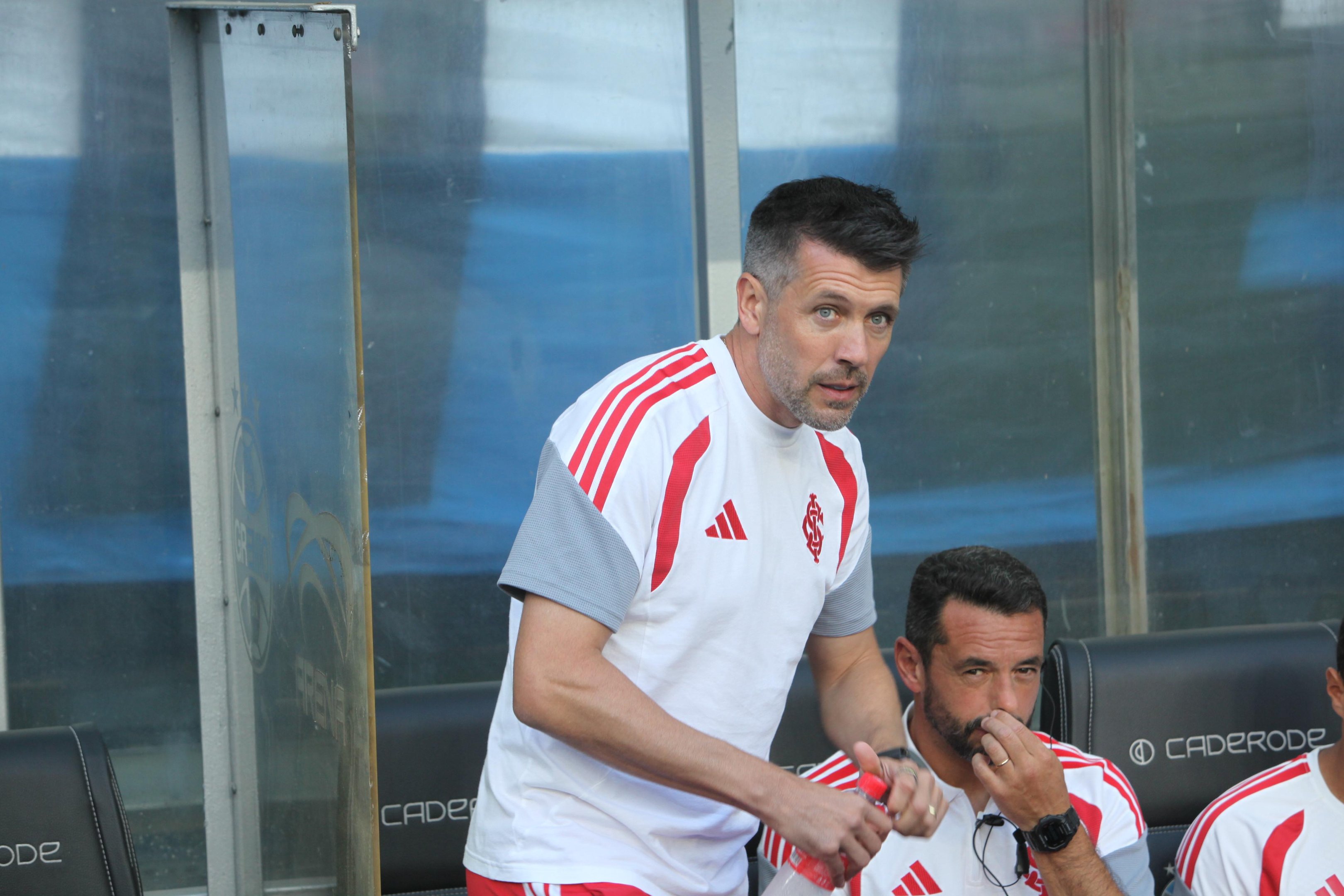 Paulo Pezzolano criticou a arbitragem do Gre-Nal