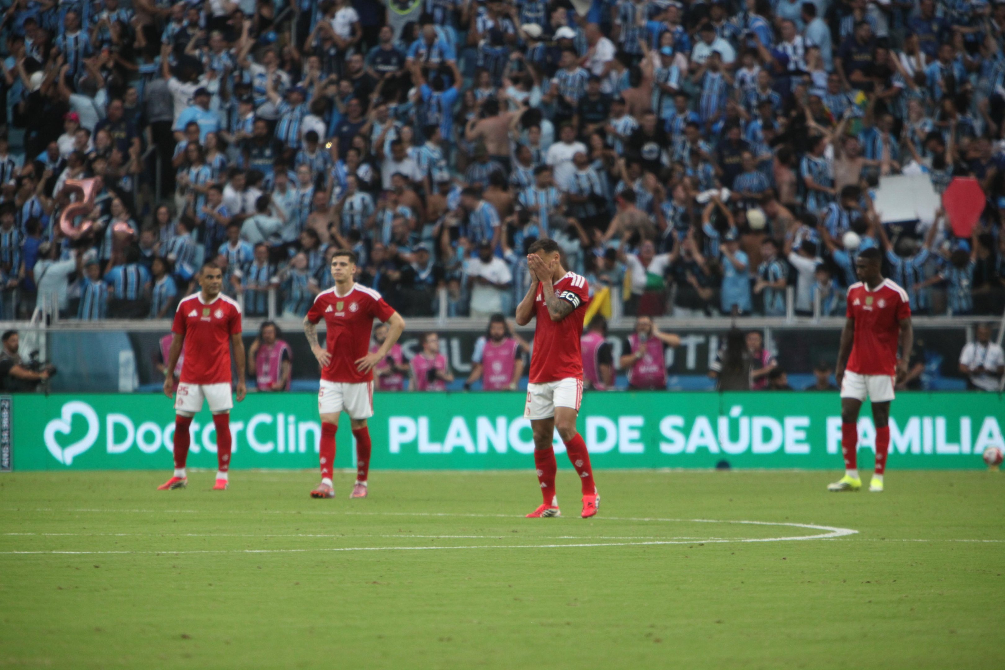 Alan Patrick viu soberba em alguns lances do Gr&ecirc;mio na Arena