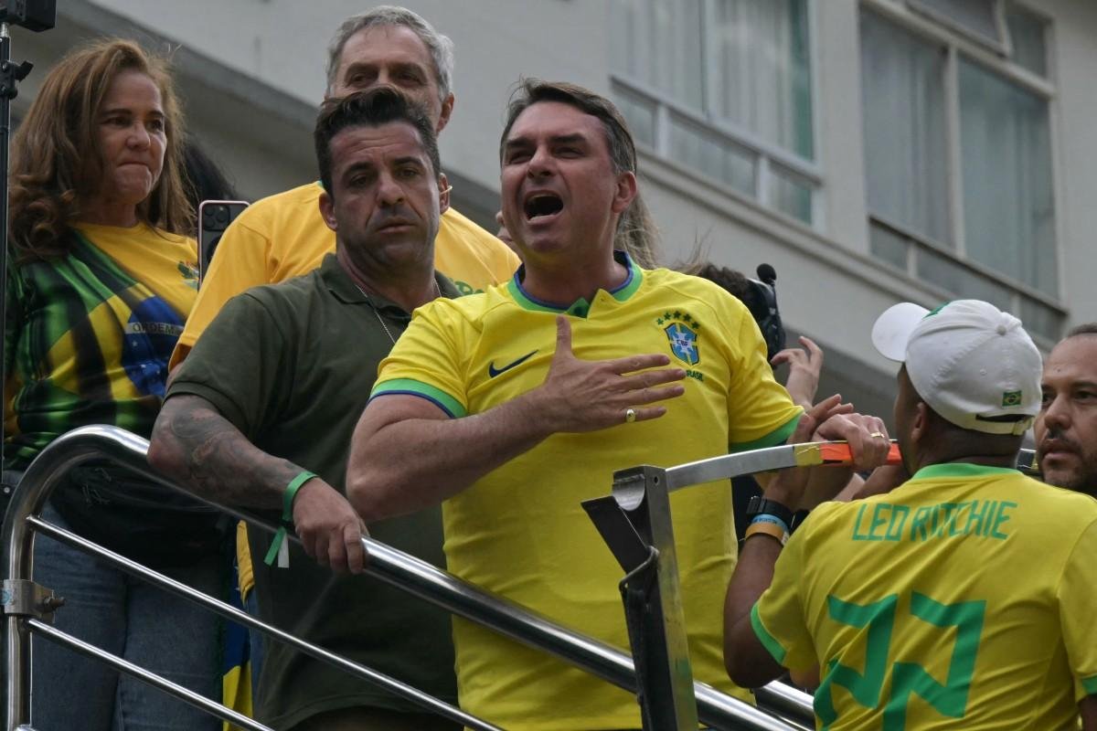 Senador participou de manifesta&ccedil;&atilde;o na Paulista
