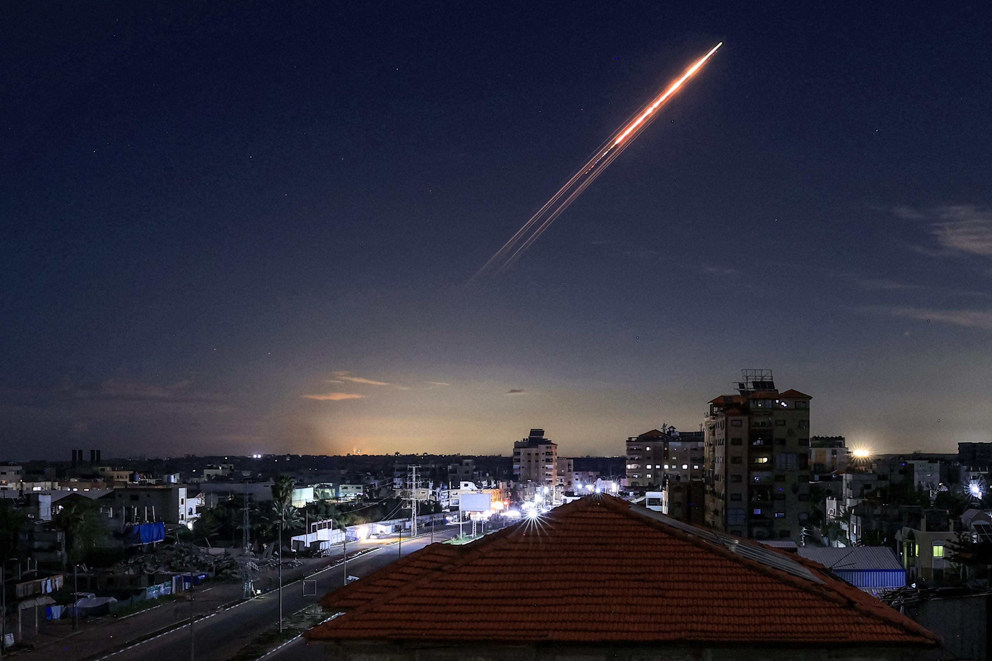 Proj&eacute;til iraniano &eacute; avistado cruzando os c&eacute;us em Gaza