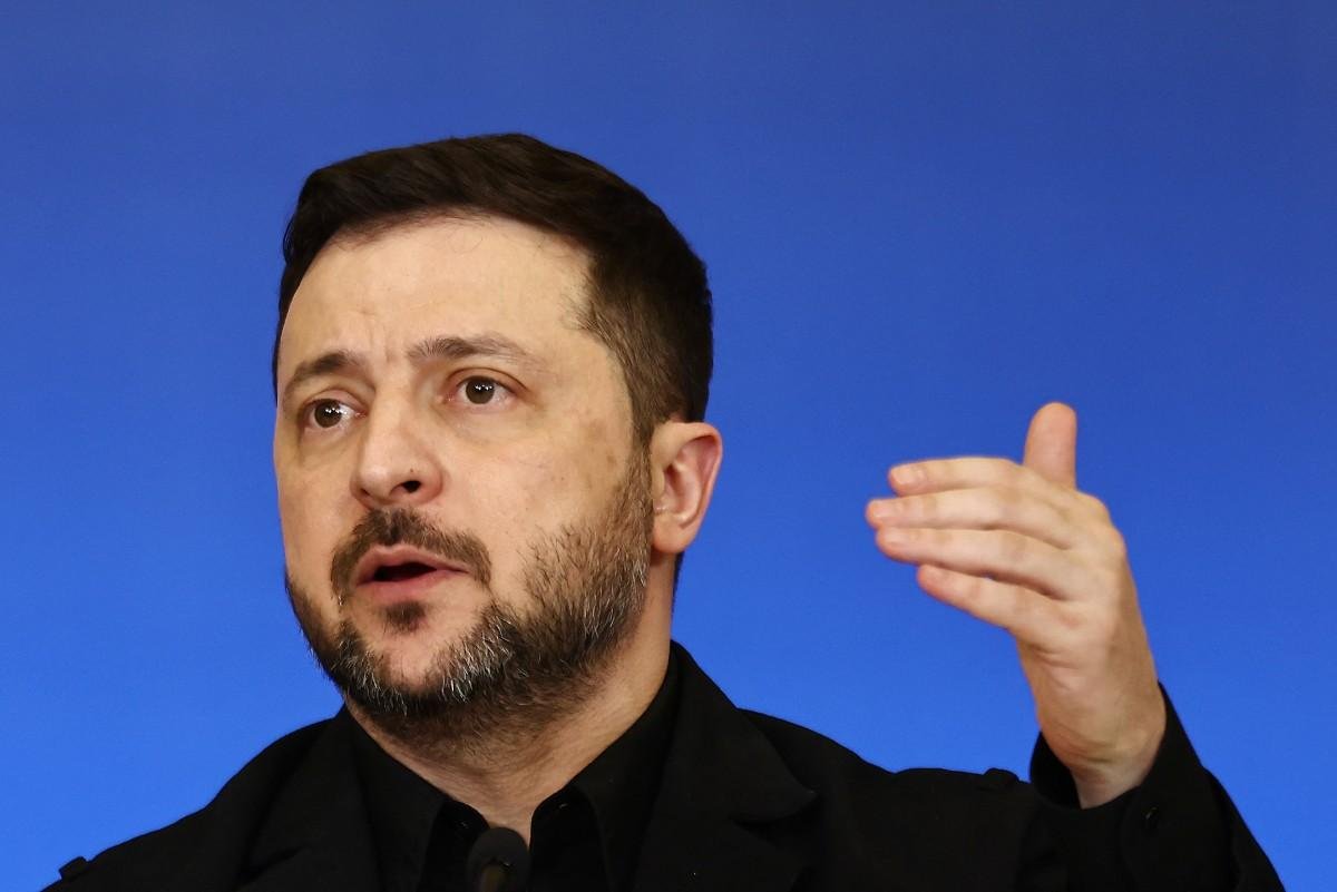 Manifesta&ccedil;&otilde;es, que entraram no quinto dia nesta segunda-feira, 20, foram desencadeadas pela demiss&atilde;o de Mikhailo Fedorov, popular ministro da Defesa