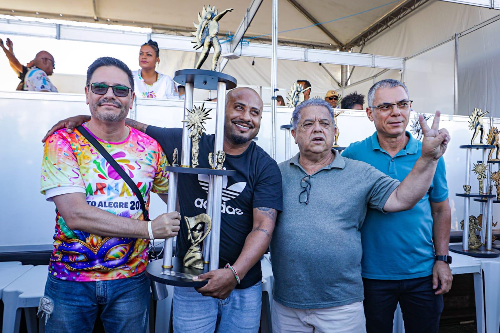 Academia de Samba Puro recebeu a premia&ccedil;&atilde;o pelo primeiro lugar da S&eacute;rie Bronze do Carnaval de Porto Alegre