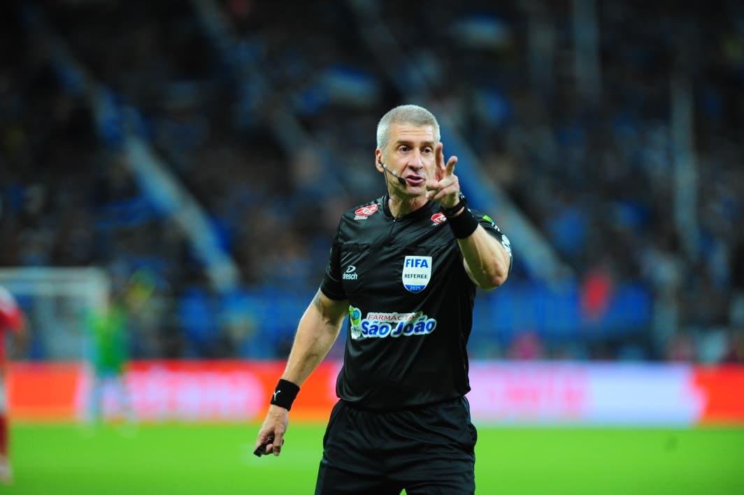 Em nota oficial, o Inter&nbsp;declarou &ldquo;profunda preocupa&ccedil;&atilde;o e inconformidade com os crit&eacute;rios aplicados na arbitragem do Gre-Nal