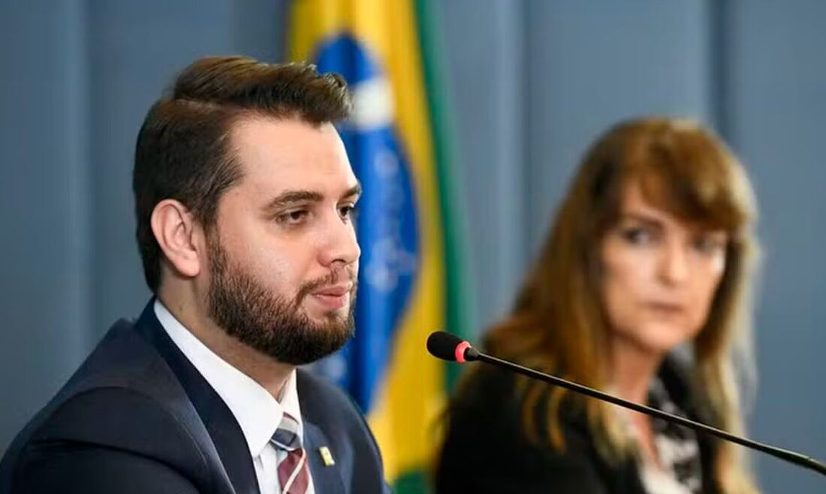 Filipe Martins ser&aacute; levado de volta para a Cadeia P&uacute;blica de Ponta Grossa
