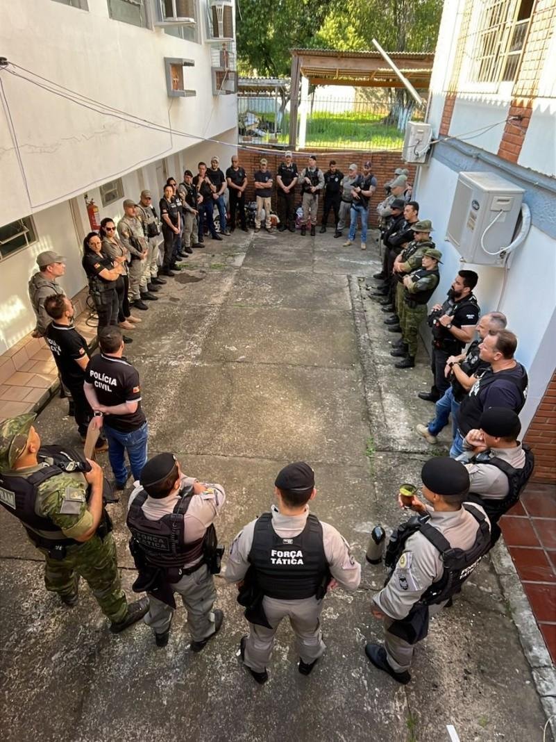 Homens da Pol&iacute;cia Civil, Brigada Militar e Pol&iacute;cia Penal cumpriram seis mandados de busca e apreens&atilde;o e um mandado de pris&atilde;o preventiva