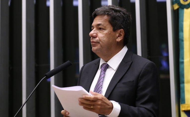 Deputado Mendon&ccedil;a Filho (Uni&atilde;o-PE) apresentou em Plen&aacute;rio seu parecer com substitutivo