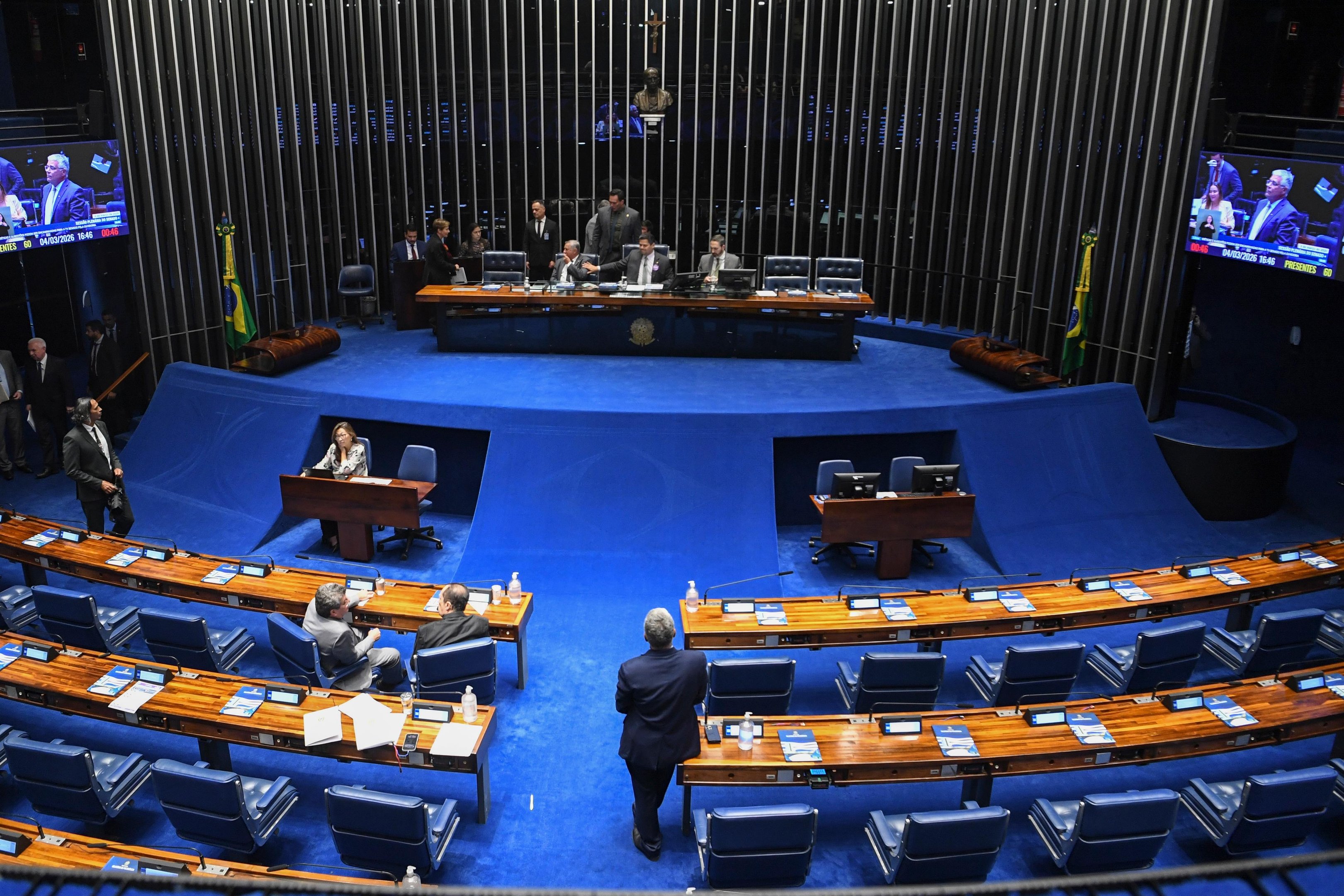 Texto assegura garantia de remunera&ccedil;&atilde;o integral, estabilidade no emprego e novas regras para ado&ccedil;&atilde;o e fam&iacute;lias em situa&ccedil;&atilde;o de vulnerabilidade