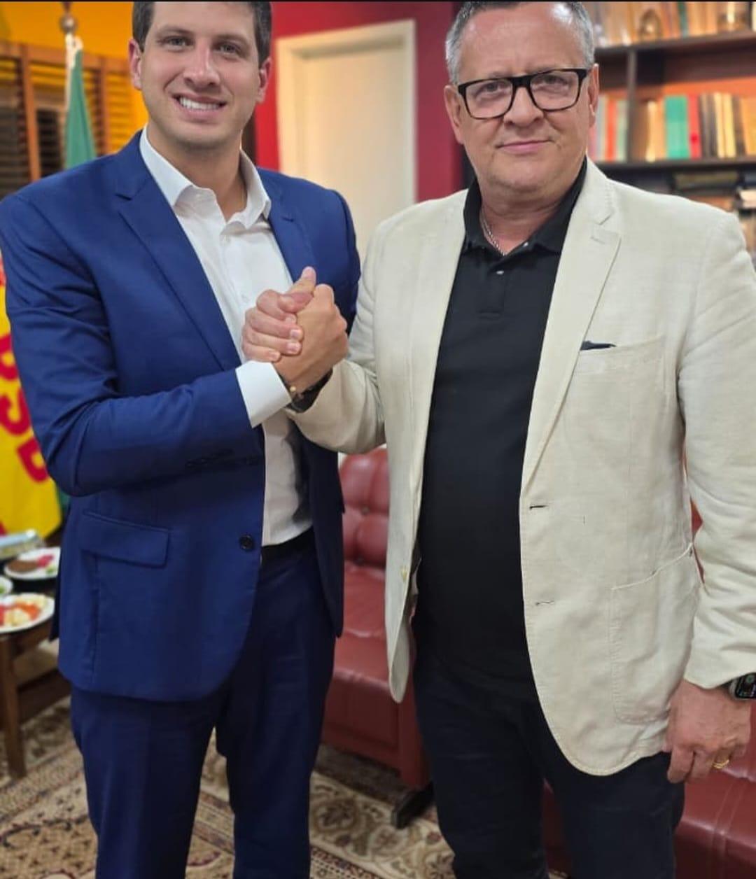 Beto Albuquerque (esq.) e o presidente nacional do PSB, Jo&atilde;o Campos