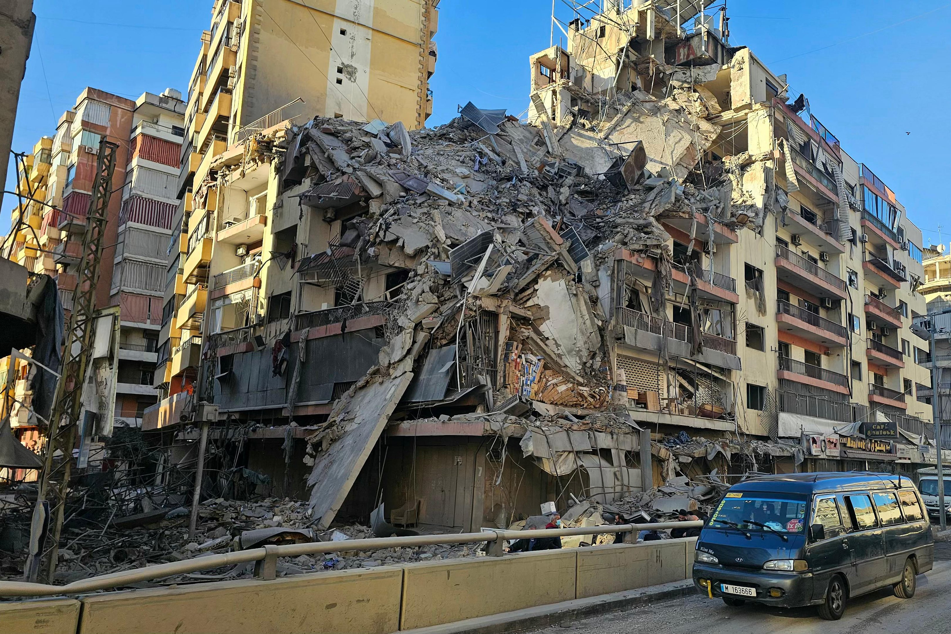 Israel lan&ccedil;a ataques no L&iacute;bano